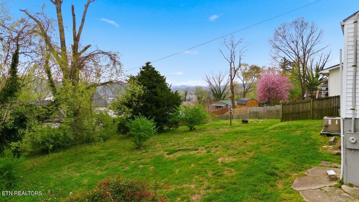 219 Pine Street Clinton TN 37716