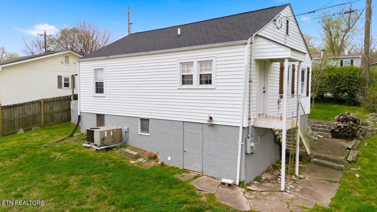 219 Pine Street Clinton TN 37716