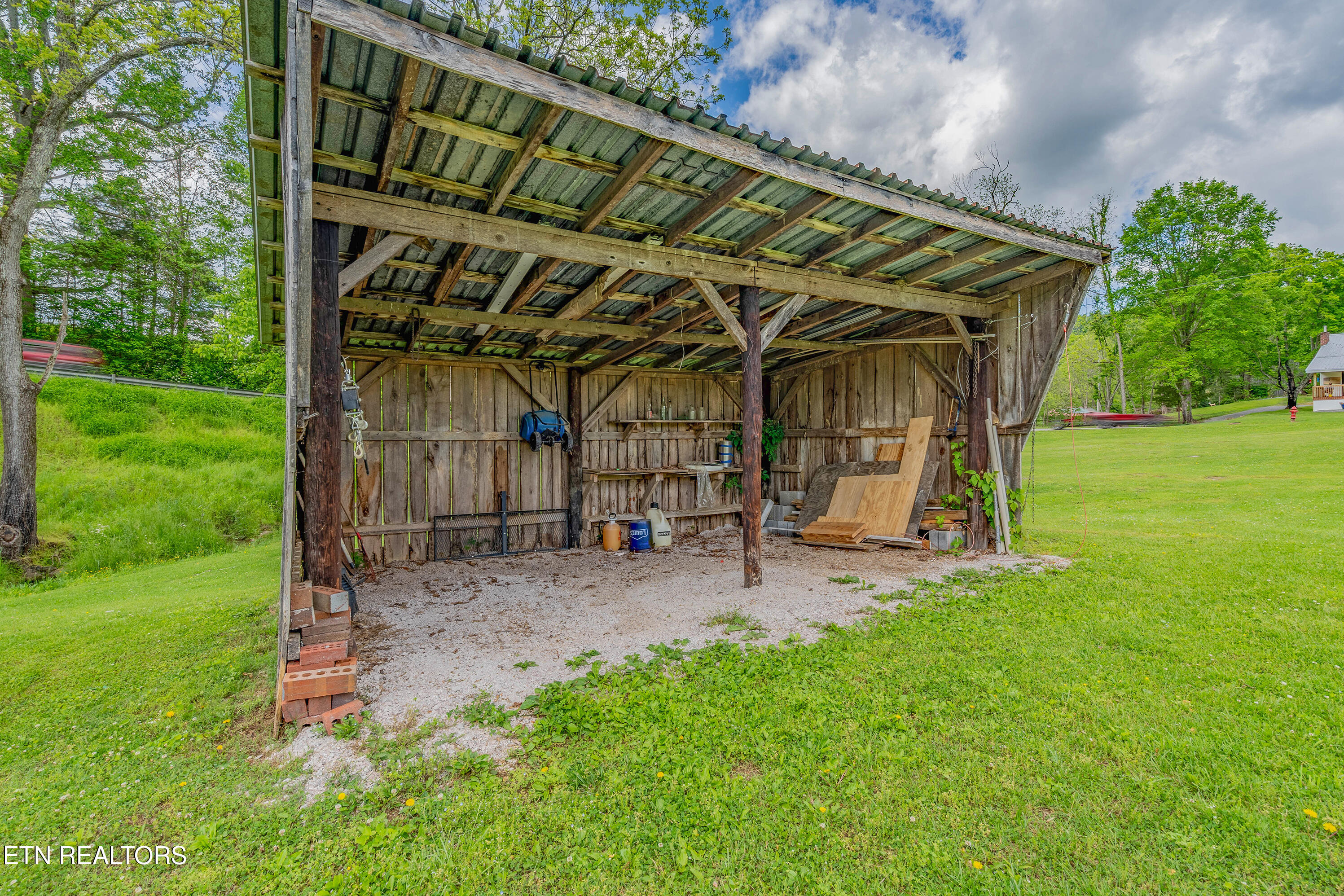908 Tater Valley Road Luttrell TN 37779