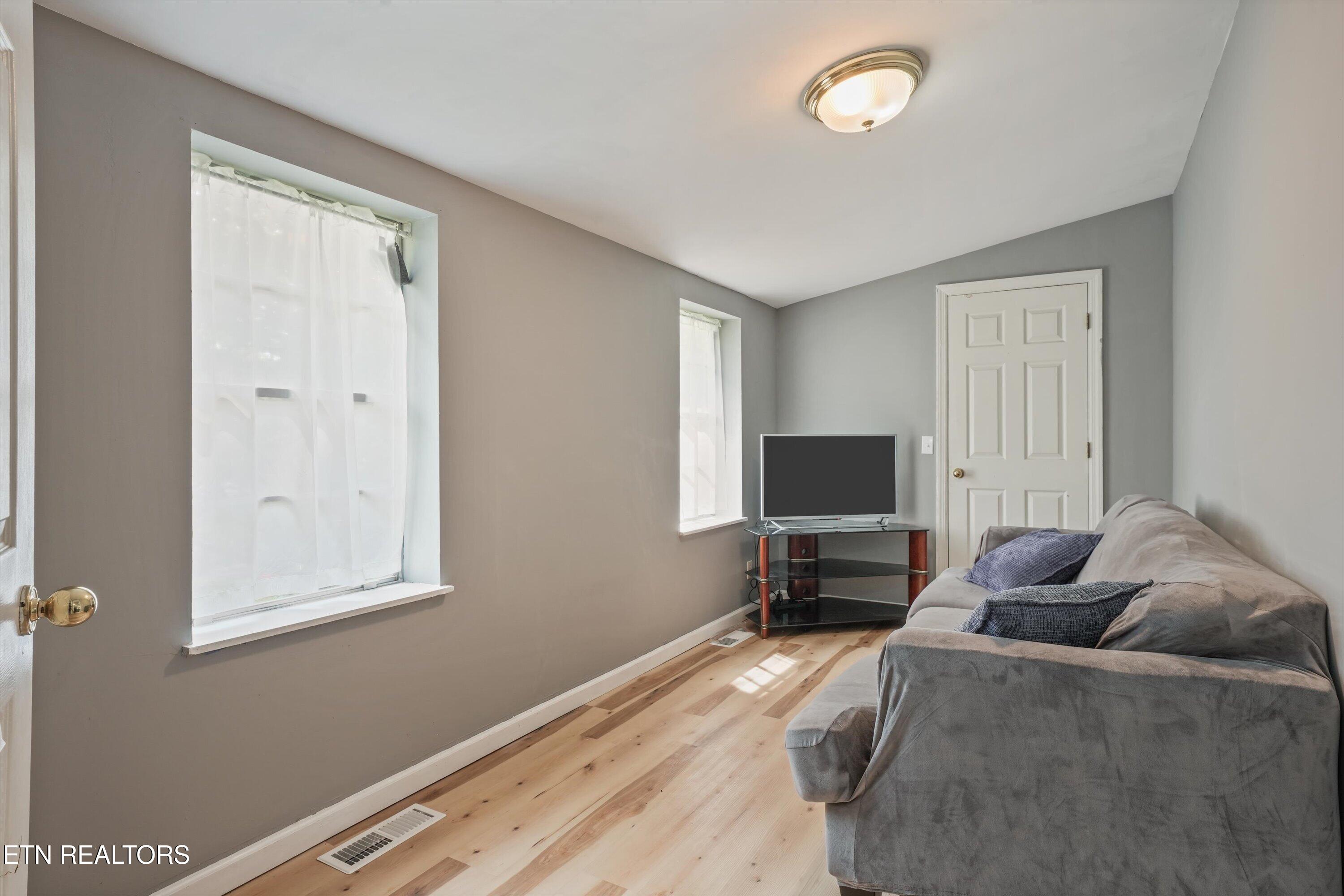 303 W Outer Drive Oak Ridge TN 37830