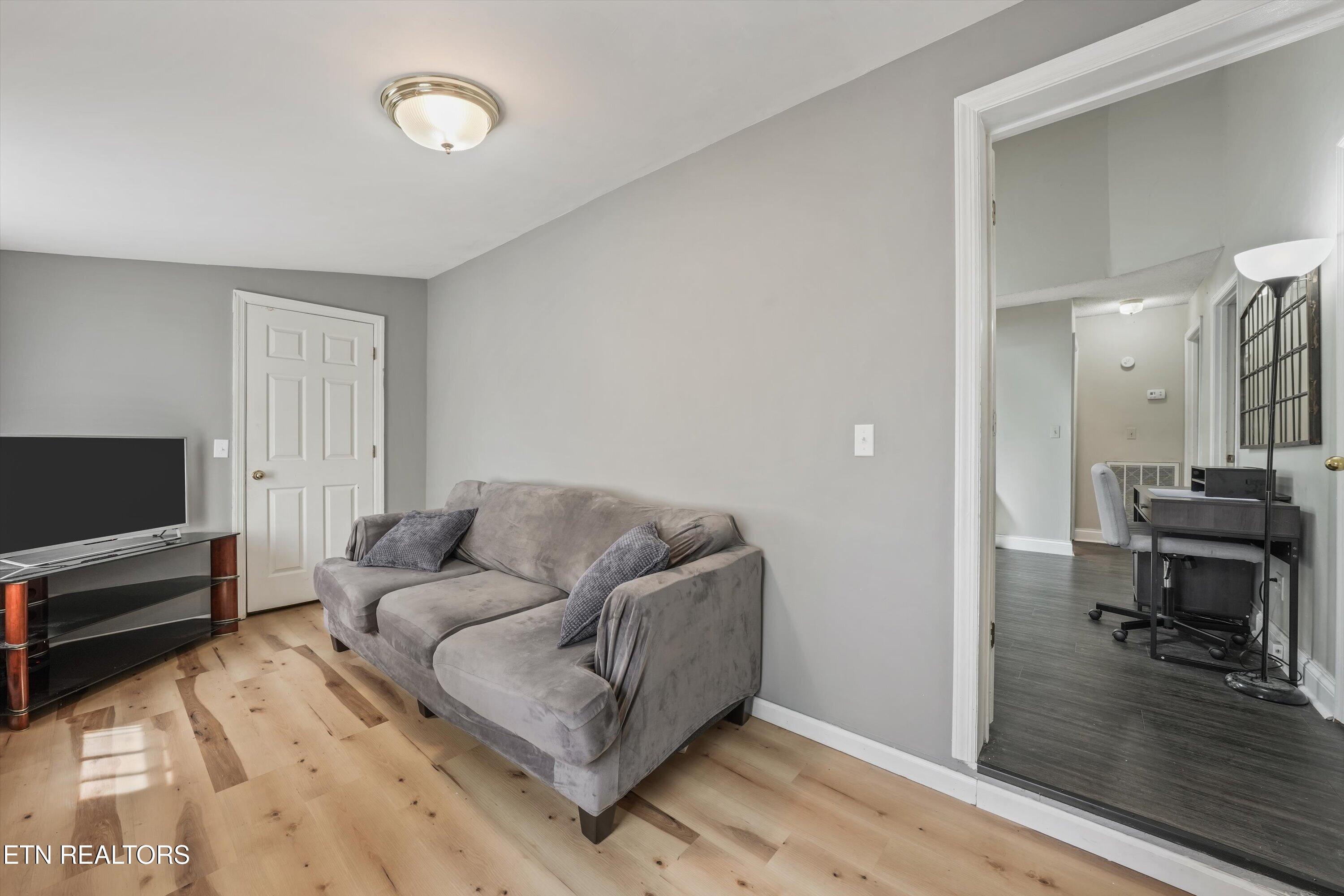 303 W Outer Drive Oak Ridge TN 37830
