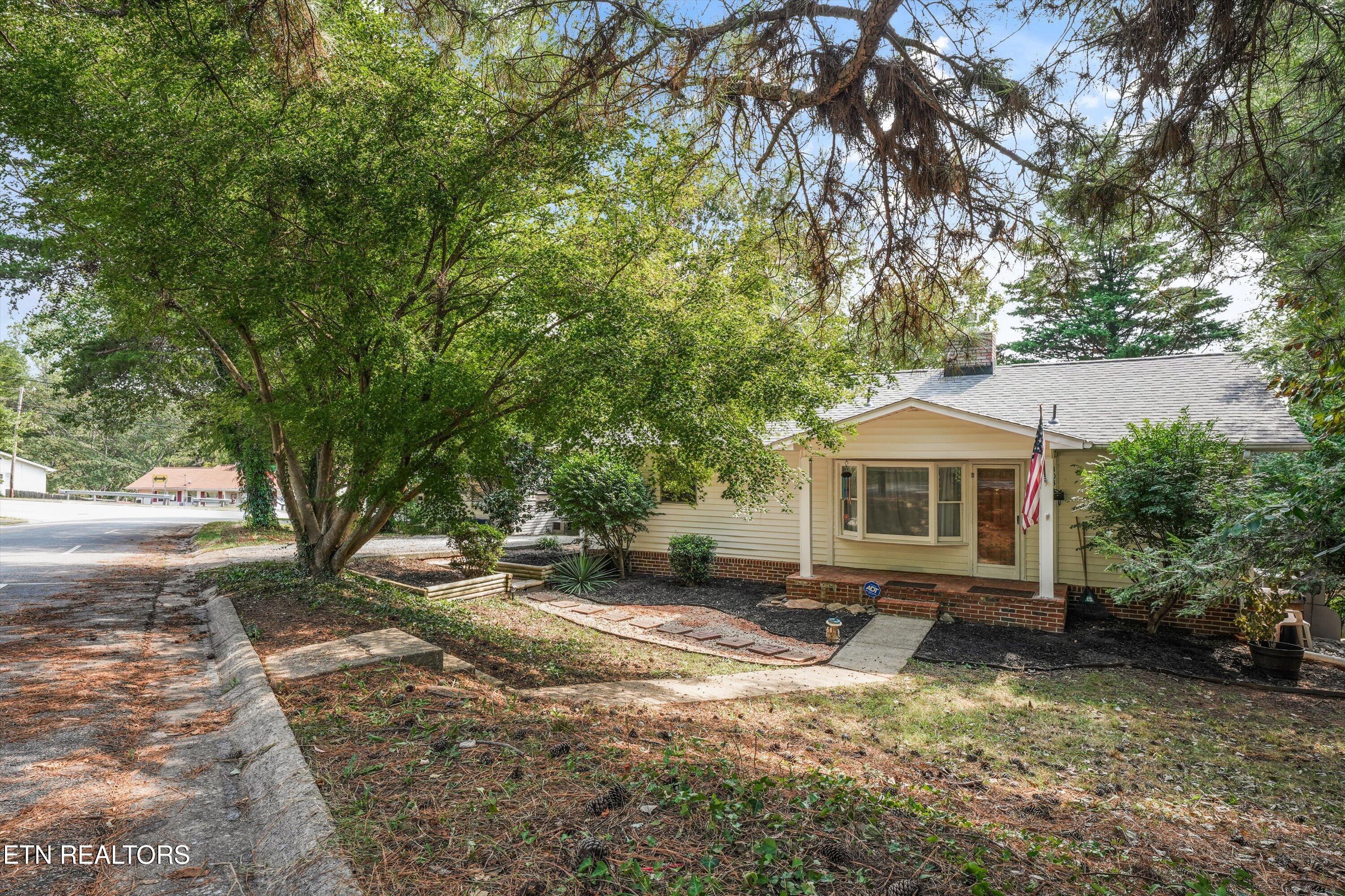 303 W Outer Drive Oak Ridge TN 37830