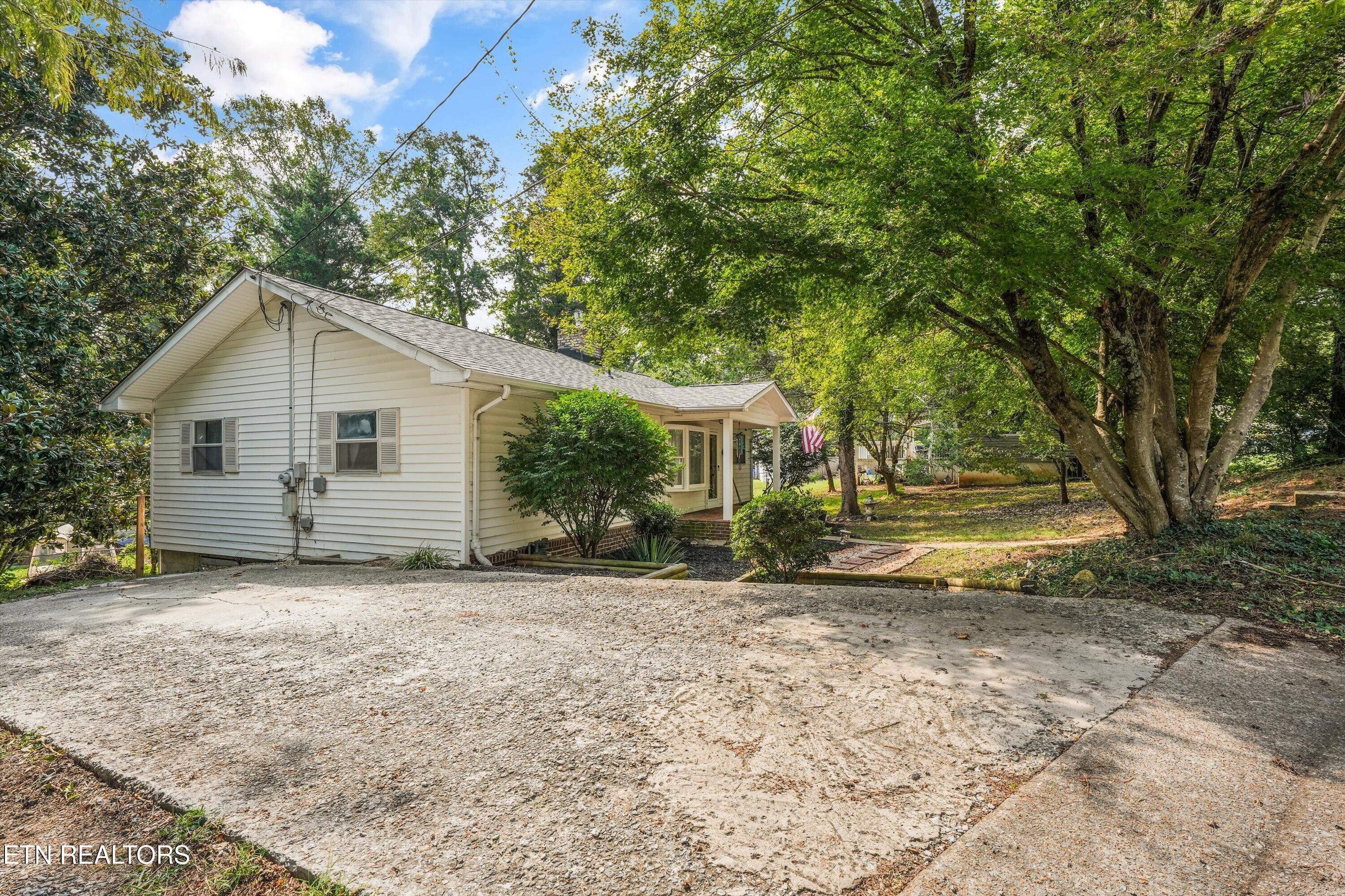 303 W Outer Drive Oak Ridge TN 37830