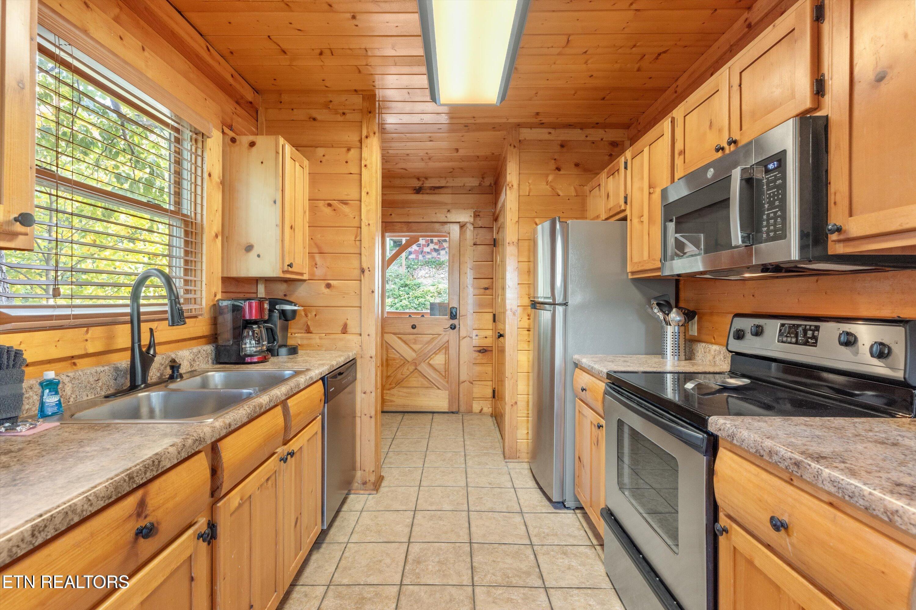 1109 Autumn Path Way Sevierville TN 37862