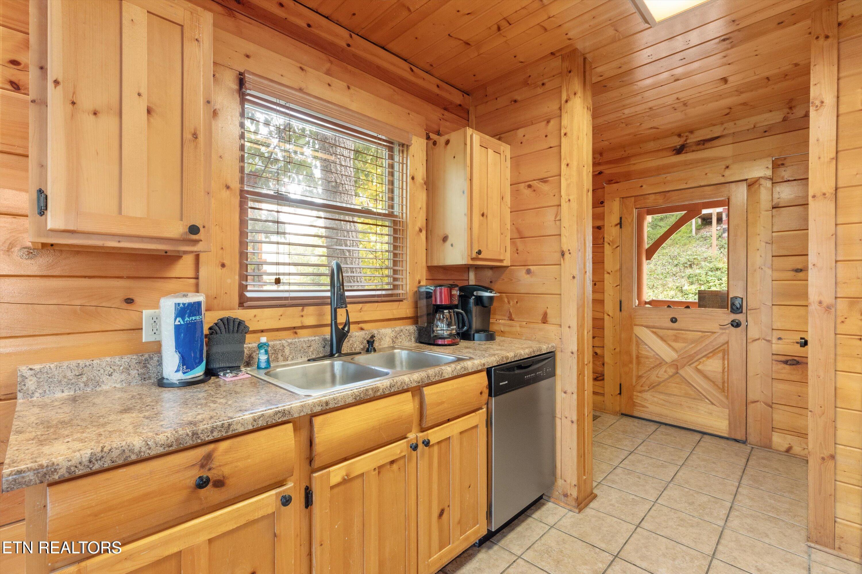 1109 Autumn Path Way Sevierville TN 37862