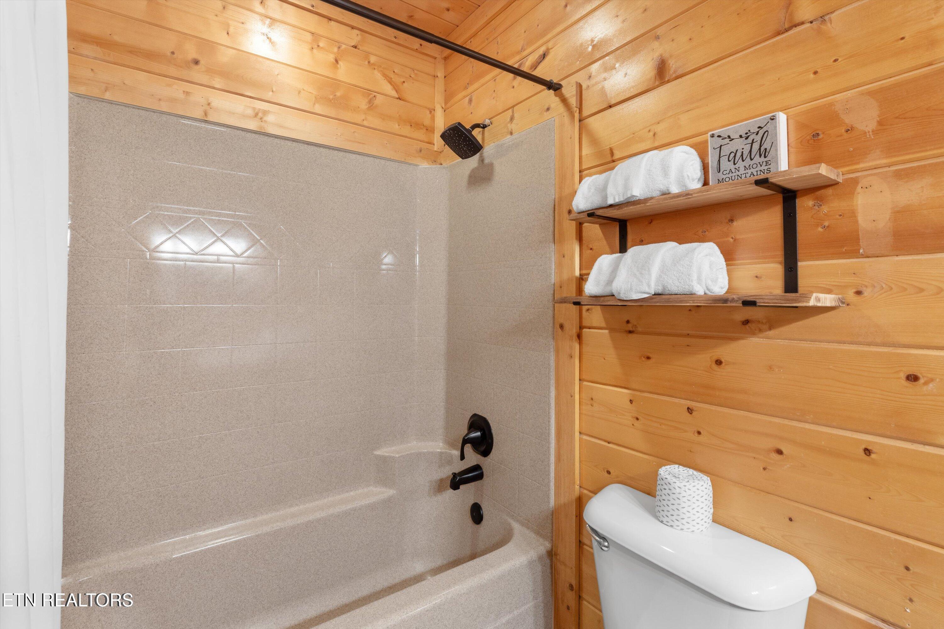 1109 Autumn Path Way Sevierville TN 37862