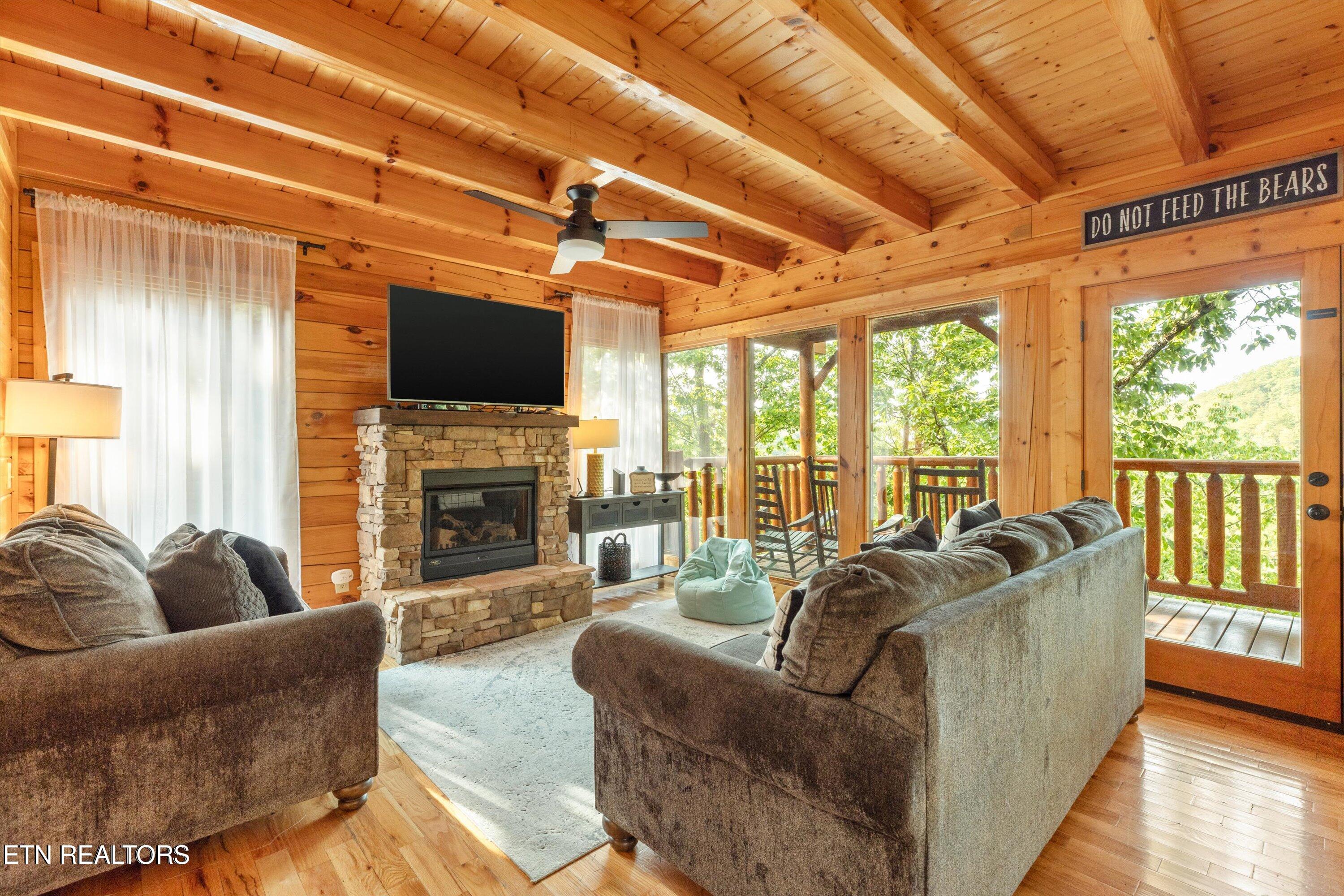 1109 Autumn Path Way Sevierville TN 37862