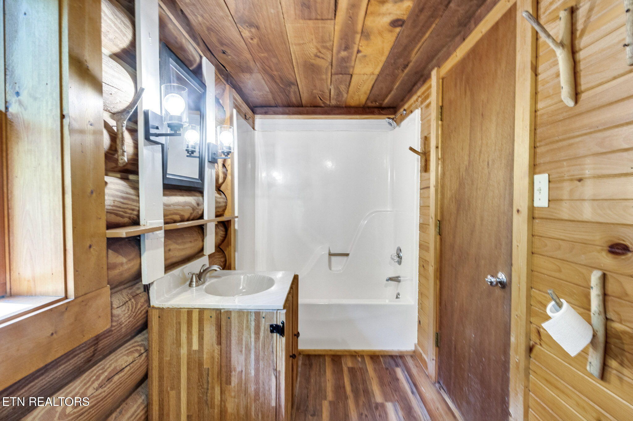 4360 Lakeshore Avenue Sevierville TN 37876