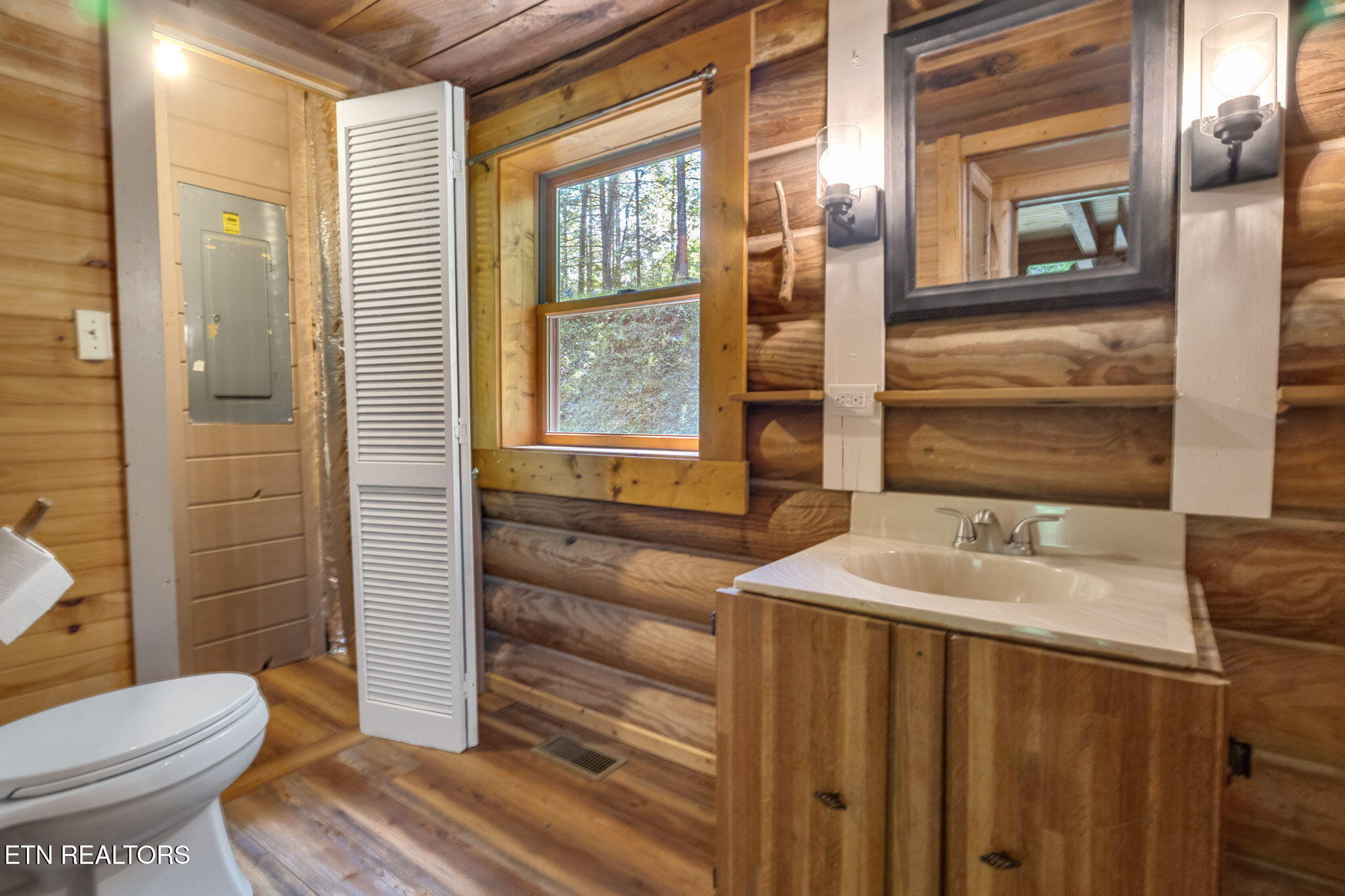 4360 Lakeshore Avenue Sevierville TN 37876
