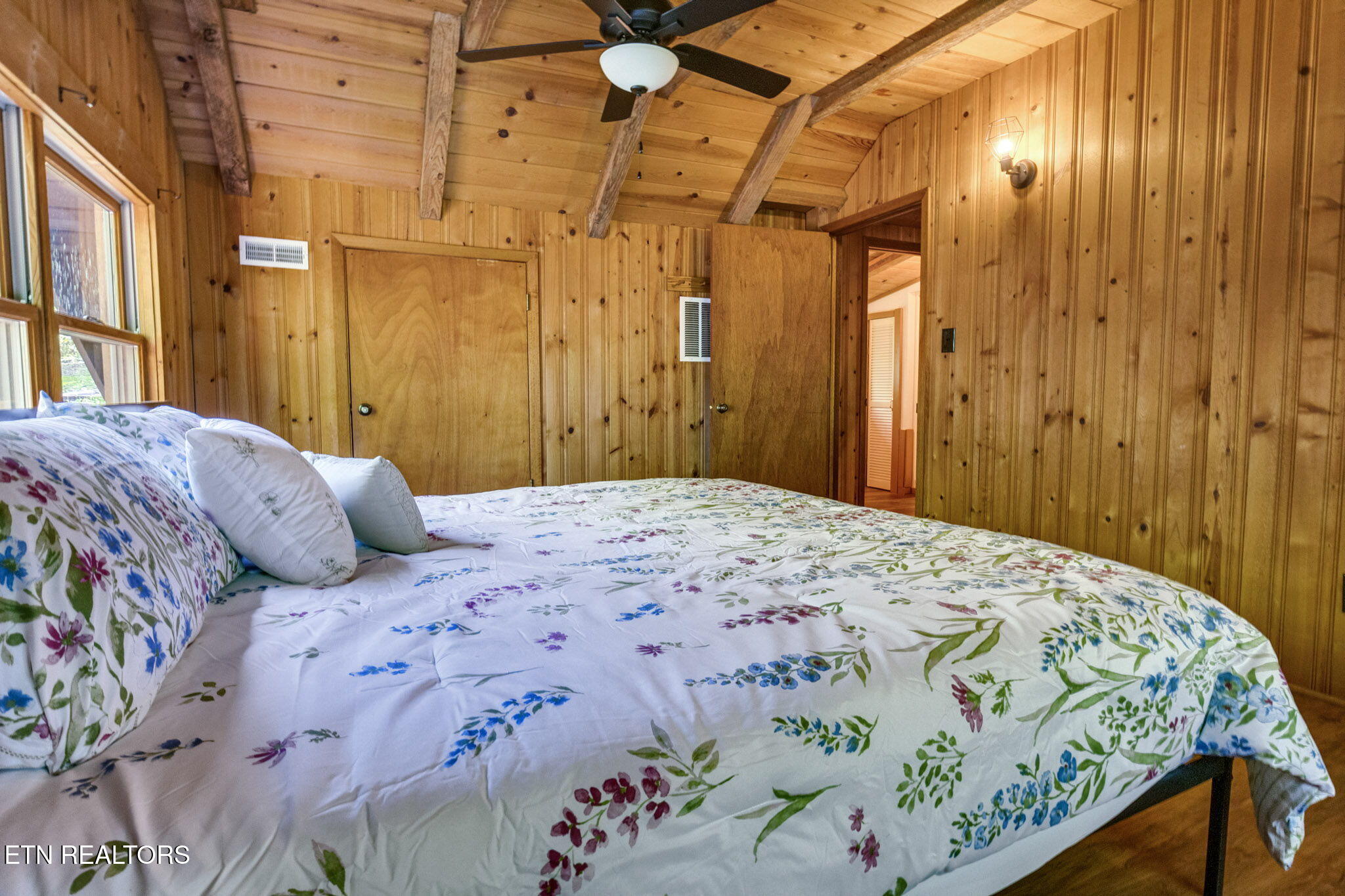 4360 Lakeshore Avenue Sevierville TN 37876