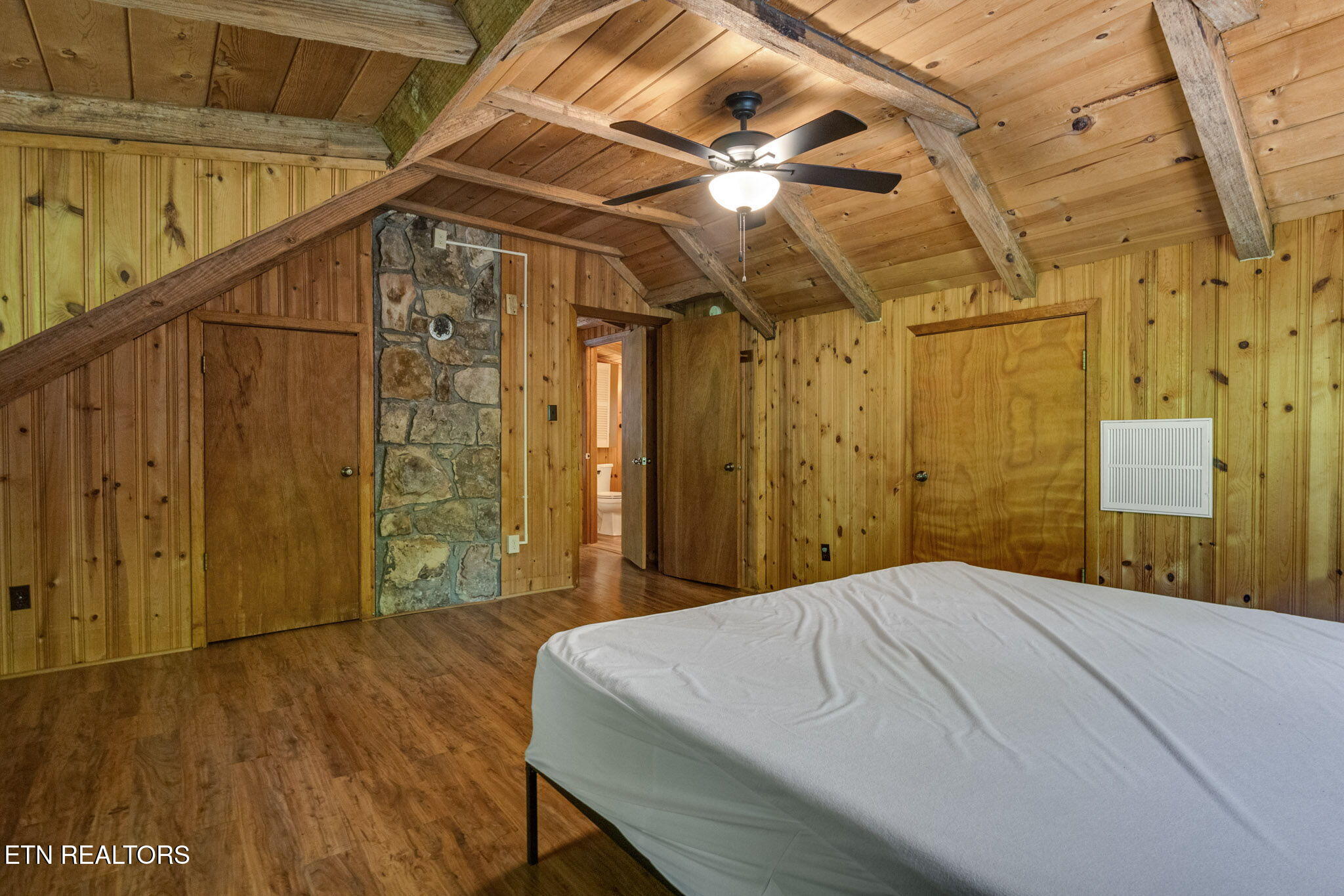 4360 Lakeshore Avenue Sevierville TN 37876