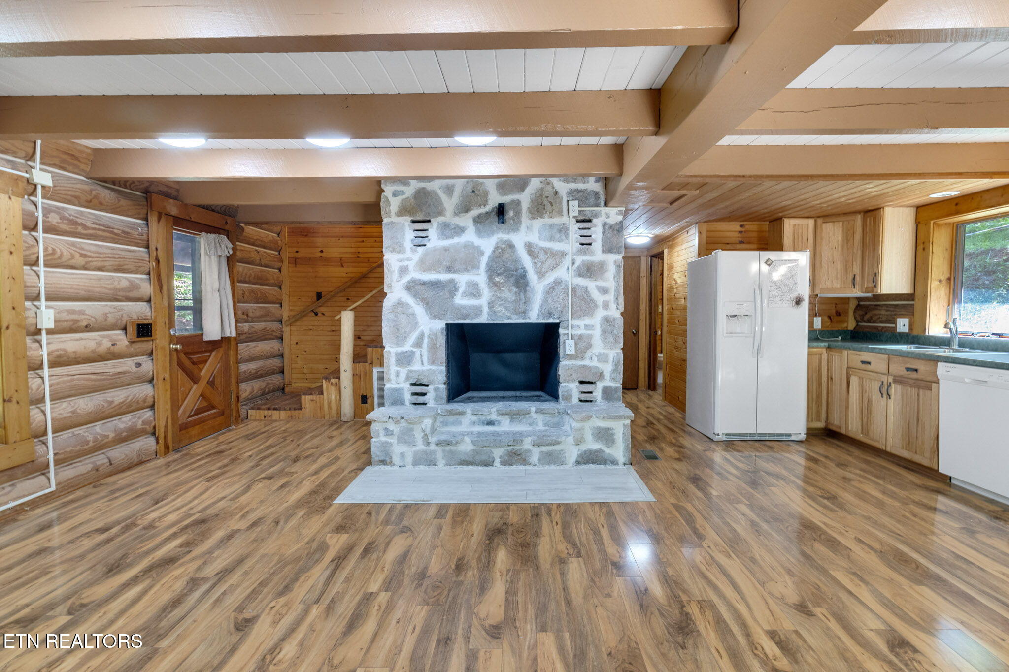4360 Lakeshore Avenue Sevierville TN 37876