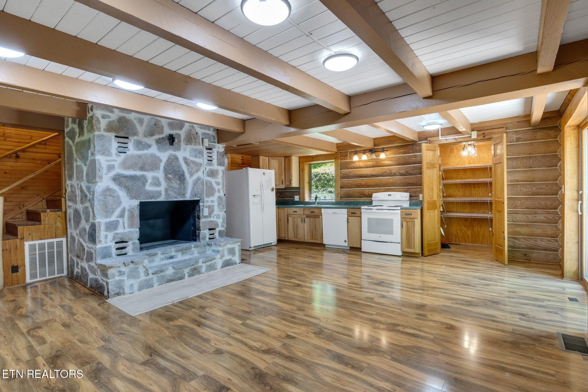 4360 Lakeshore Avenue Sevierville TN 37876