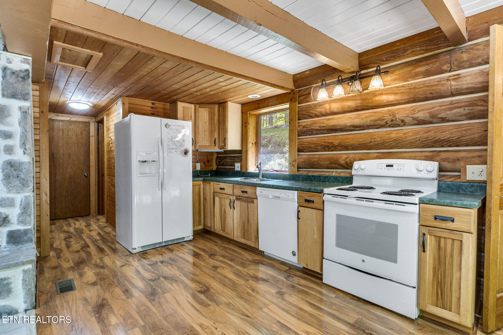 4360 Lakeshore Avenue Sevierville TN 37876