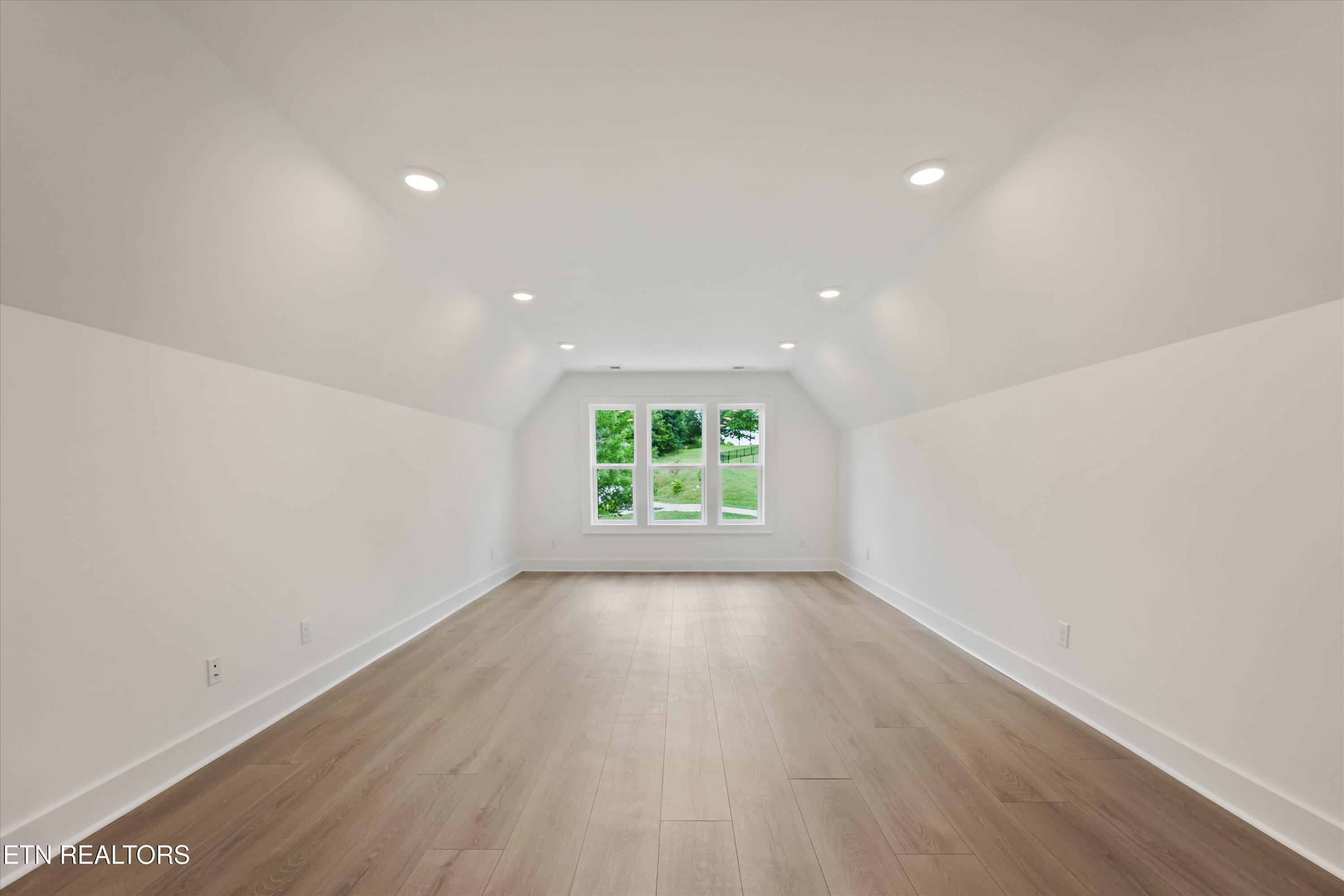105 Mistletoeberry Road Oak Ridge TN 37830