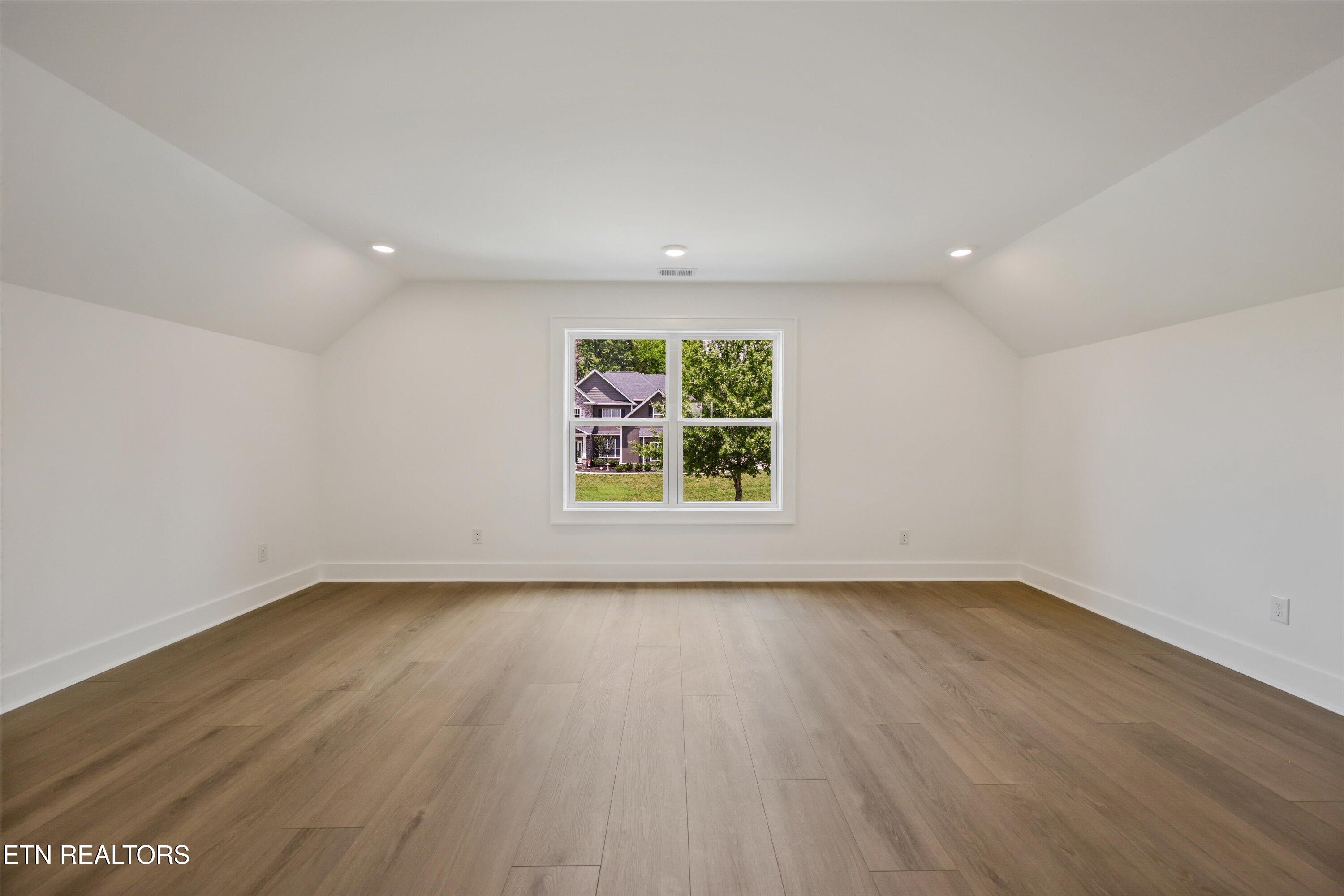 105 Mistletoeberry Road Oak Ridge TN 37830