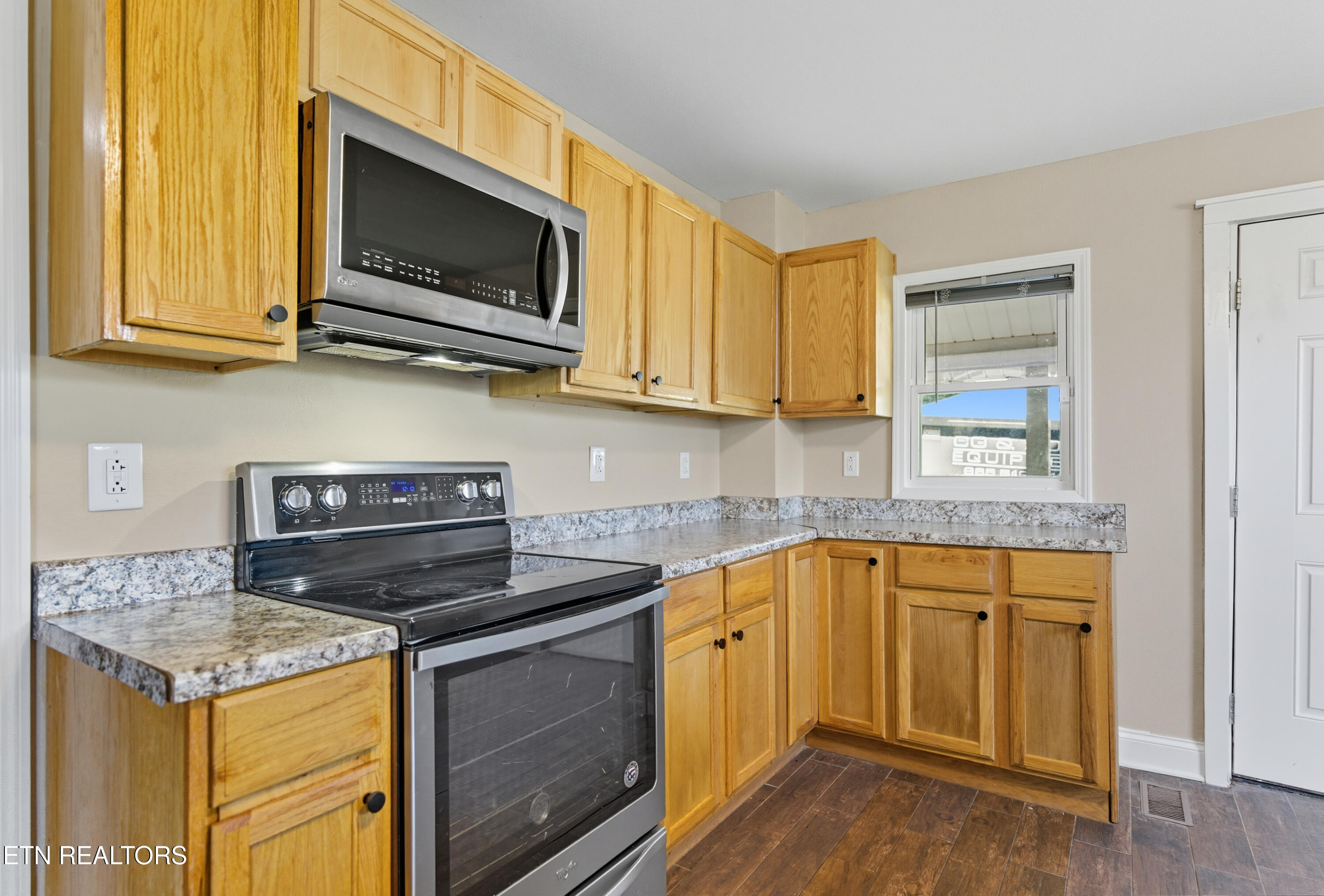 402 Byrd Avenue Harriman TN 37748