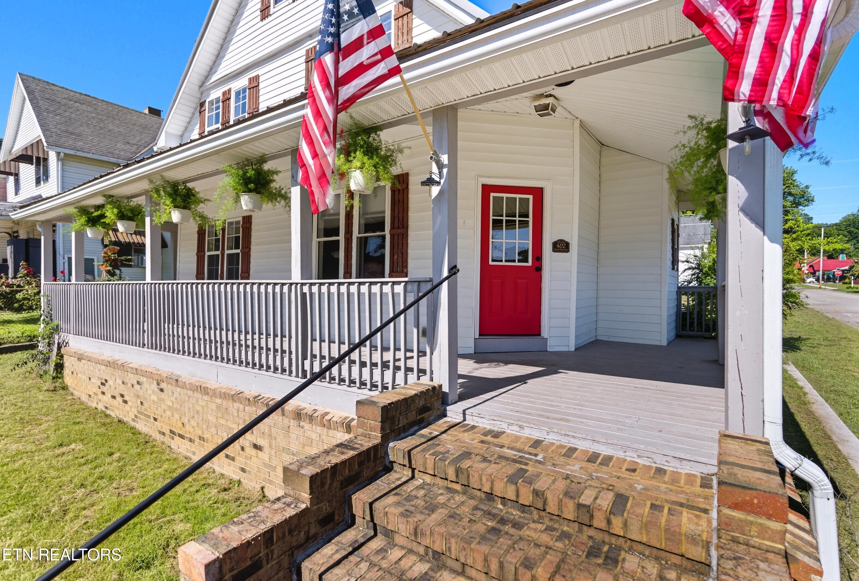402 Byrd Avenue Harriman TN 37748