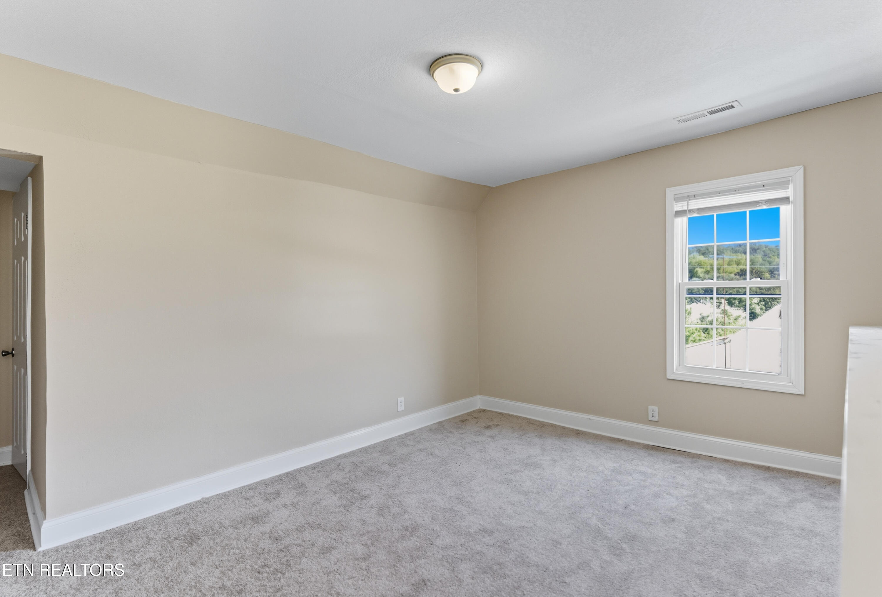 402 Byrd Avenue Harriman TN 37748