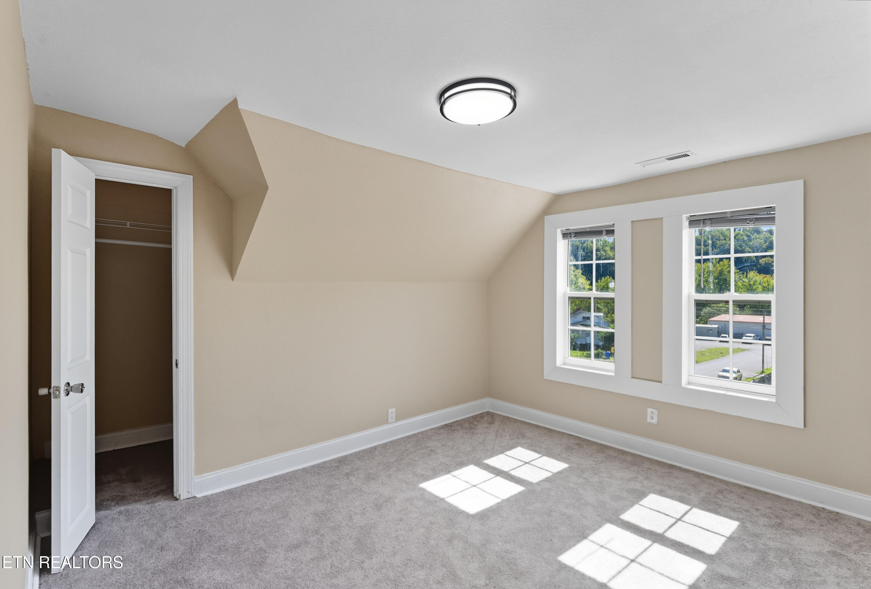 402 Byrd Avenue Harriman TN 37748