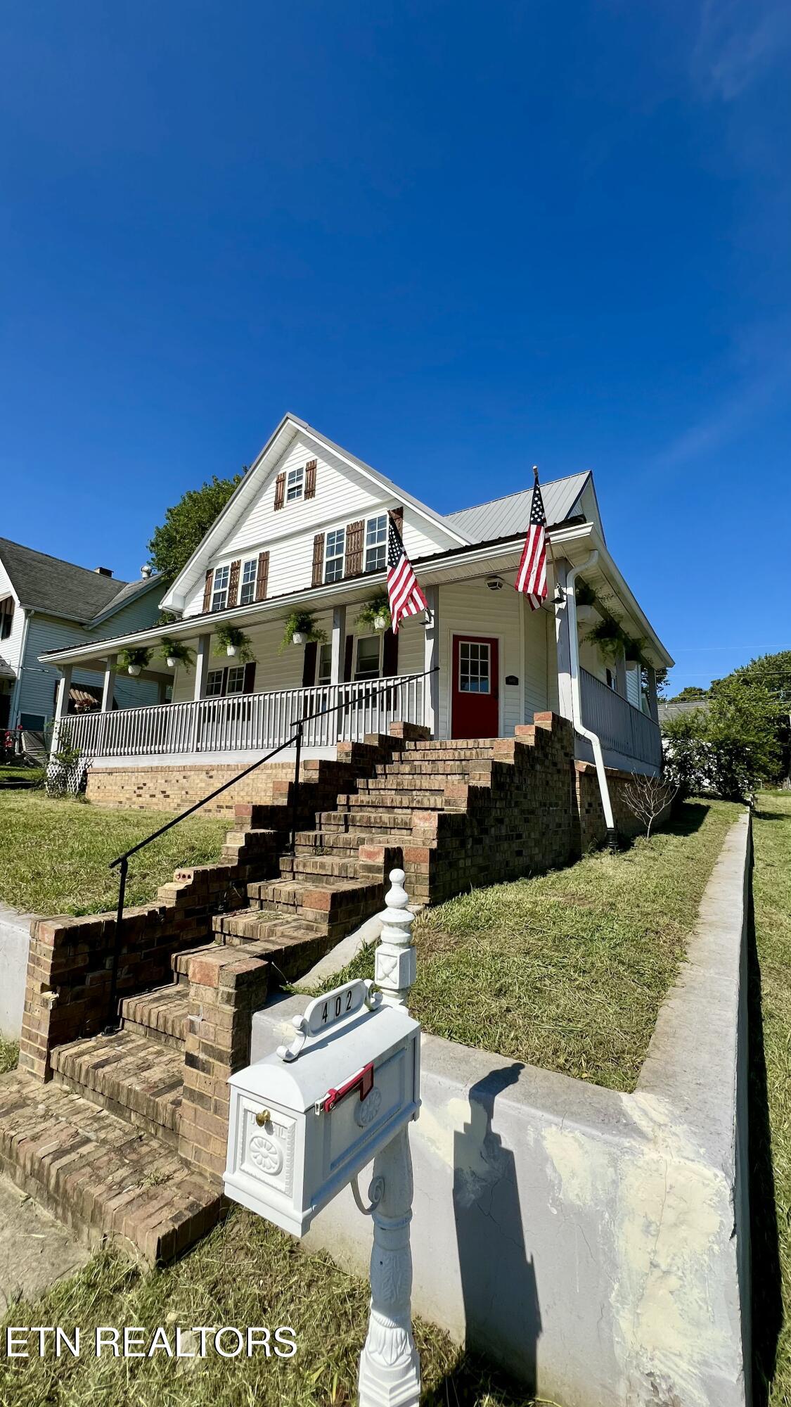 402 Byrd Avenue Harriman TN 37748