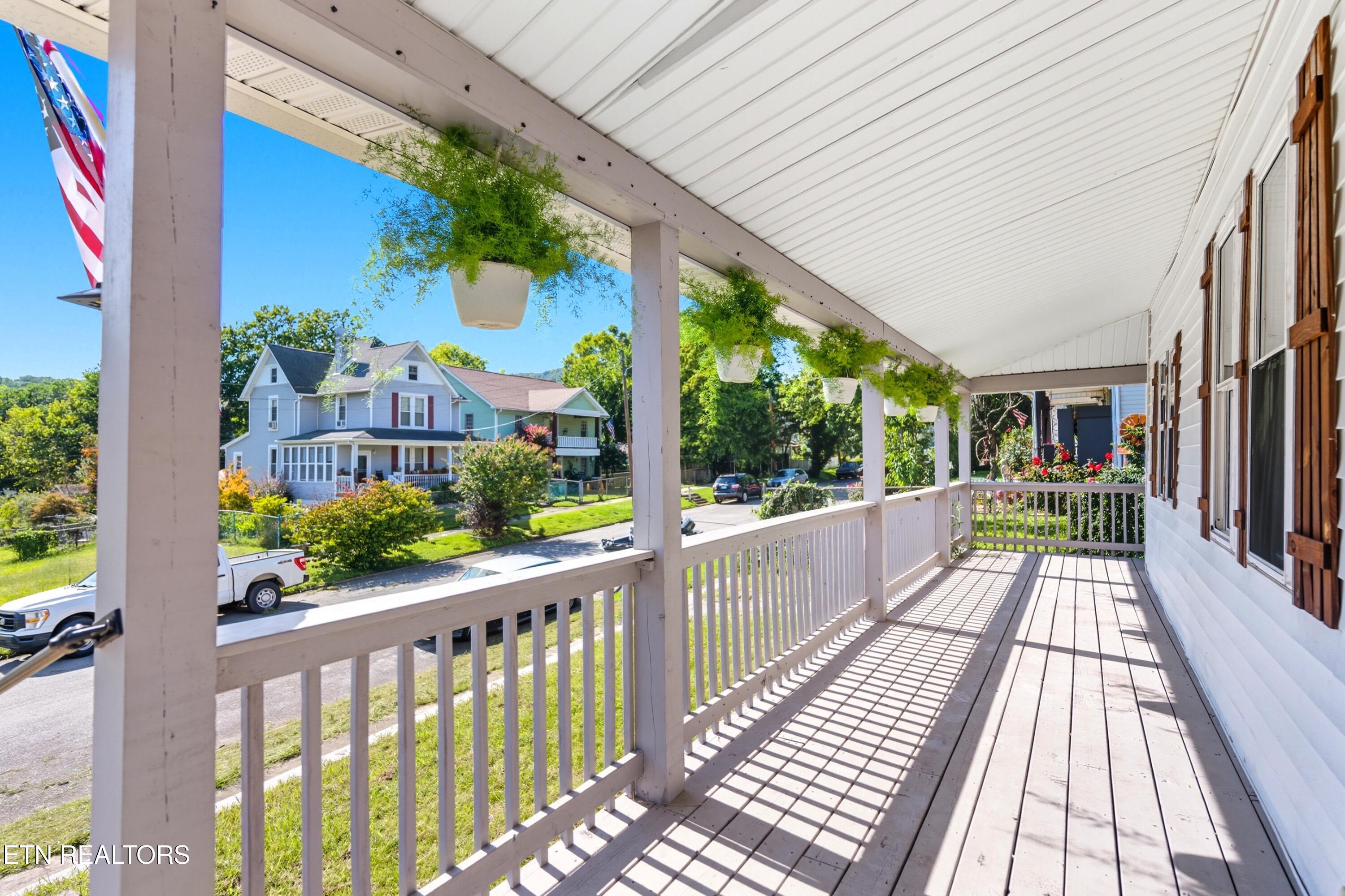 402 Byrd Avenue Harriman TN 37748