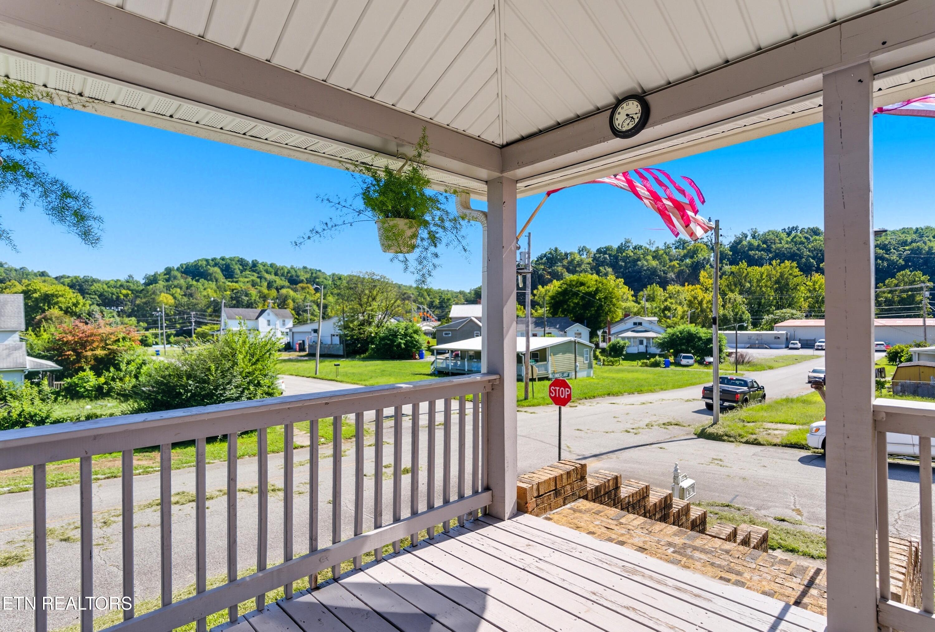 402 Byrd Avenue Harriman TN 37748