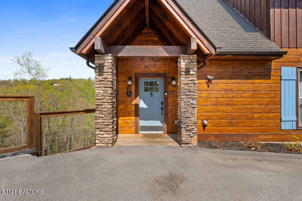 817 Pine Top Lane Gatlinburg TN 37738
