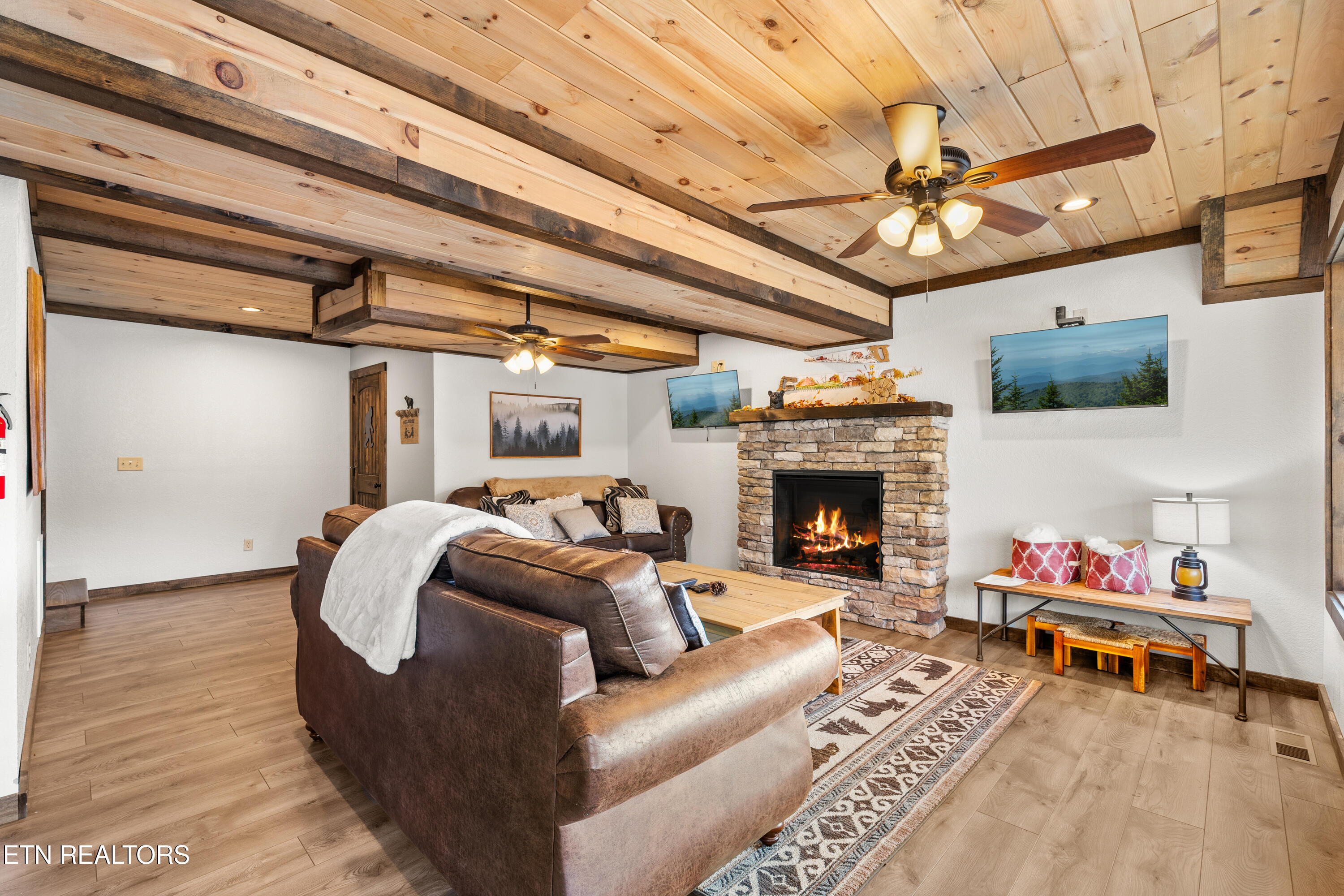 817 Pine Top Lane Gatlinburg TN 37738