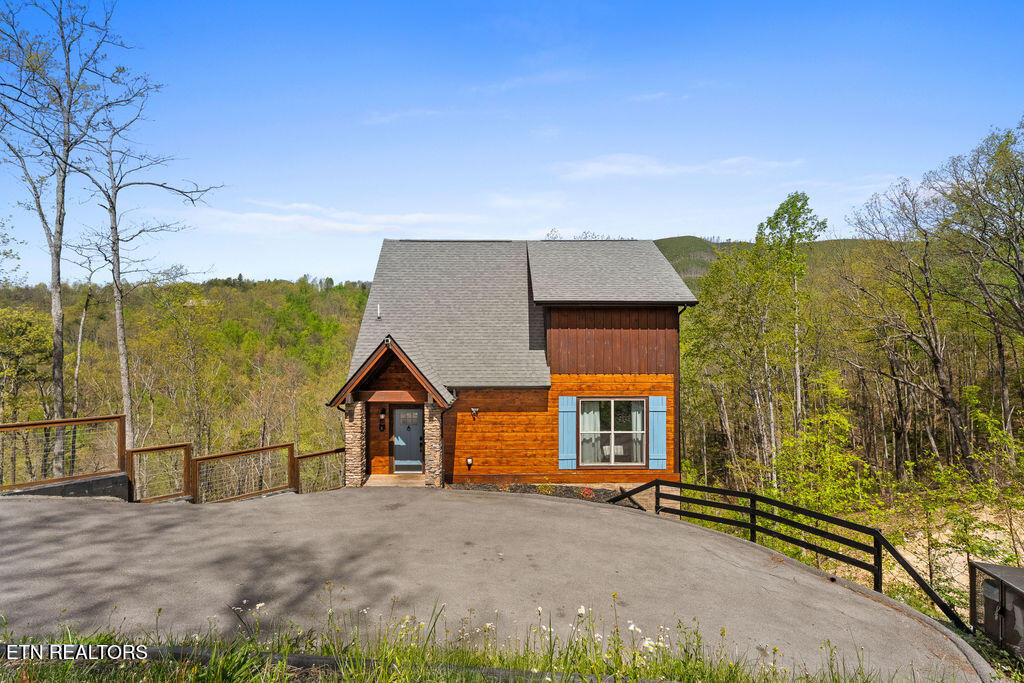 817 Pine Top Lane Gatlinburg TN 37738