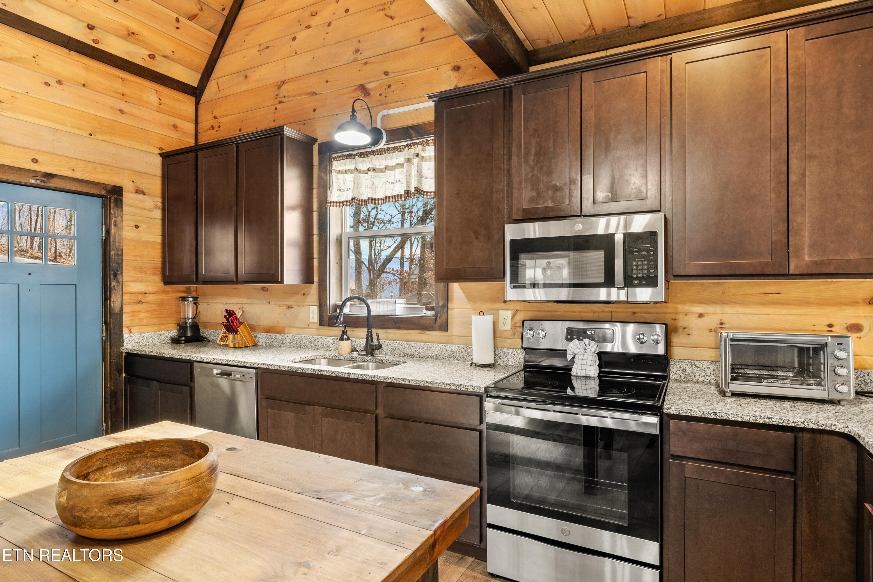 817 Pine Top Lane Gatlinburg TN 37738