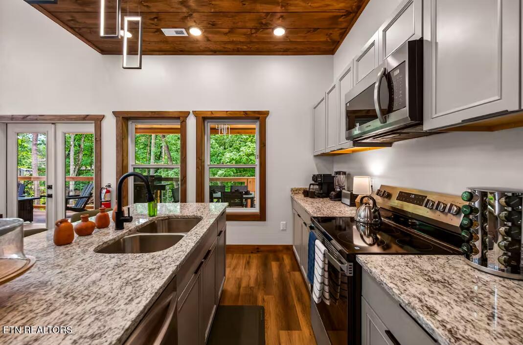 615 Country Oaks Drive Pigeon Forge TN 37863
