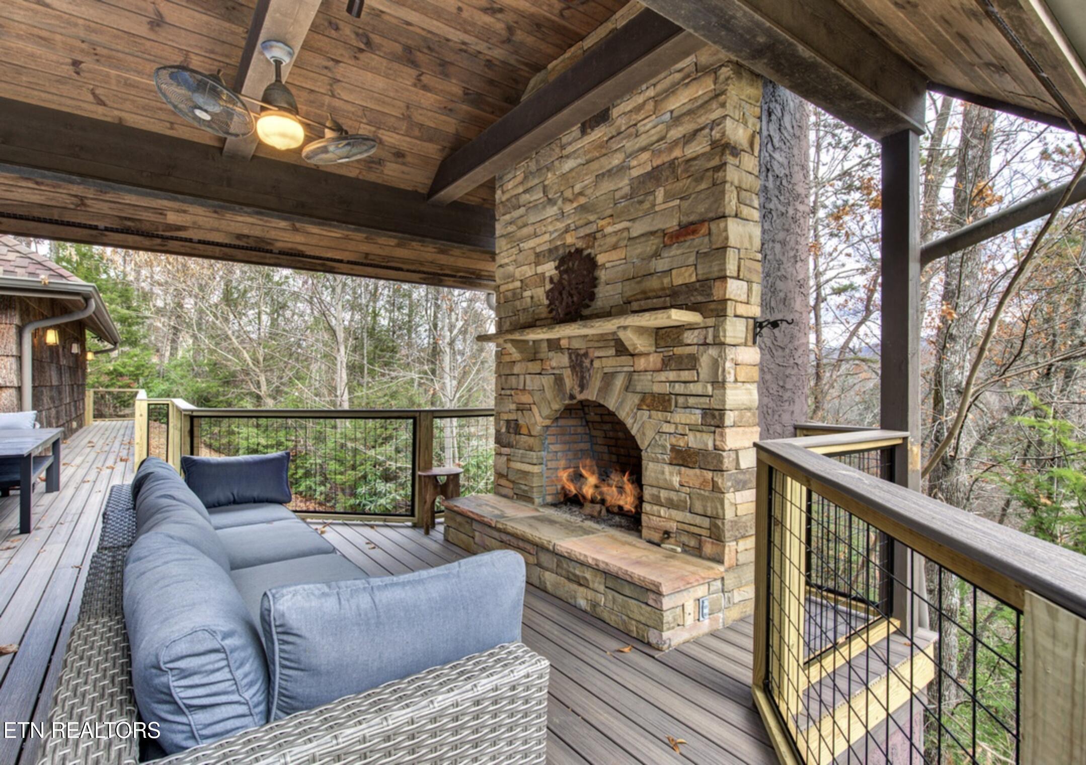 1886 Acorn Branch Lane Gatlinburg TN 37738