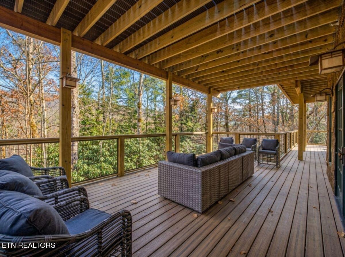 1886 Acorn Branch Lane Gatlinburg TN 37738