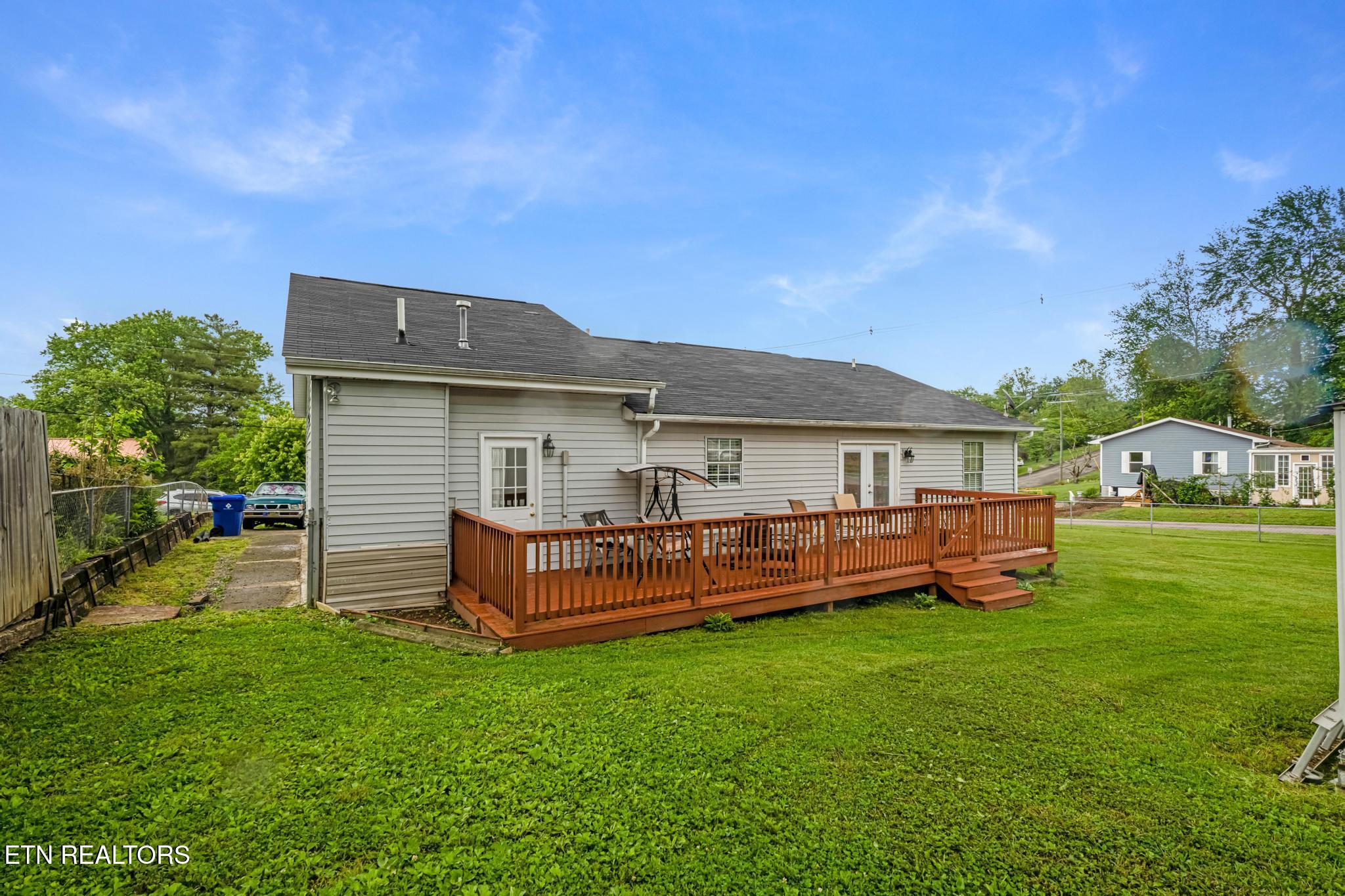 700 Crestwood Drive Clinton TN 37716