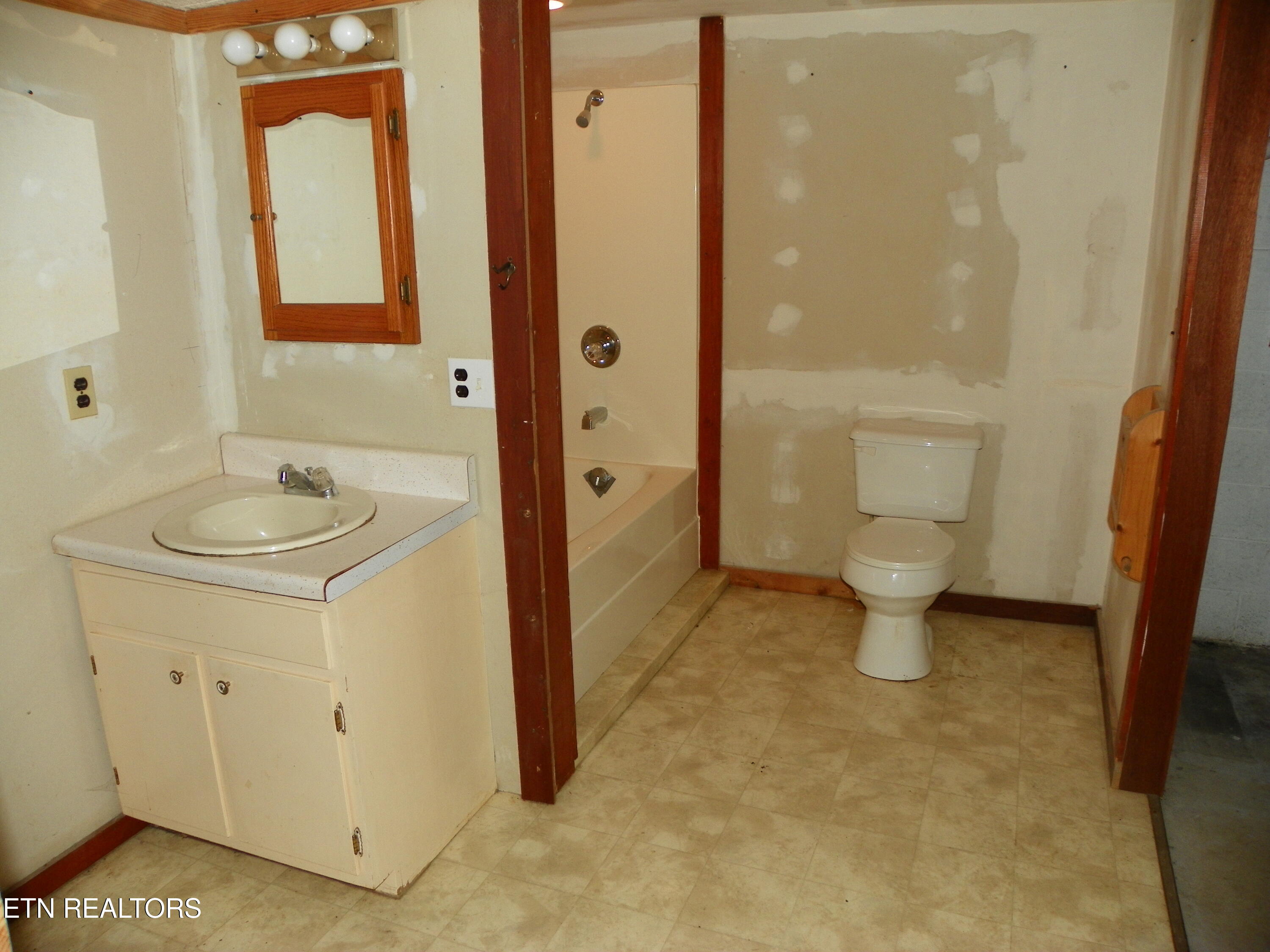 1555 Brown Creek Drive Crossville TN 38571