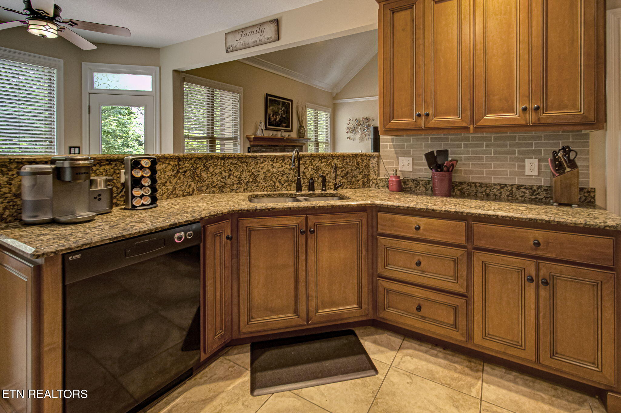 220 W Mountain Drive Rockwood TN 37854