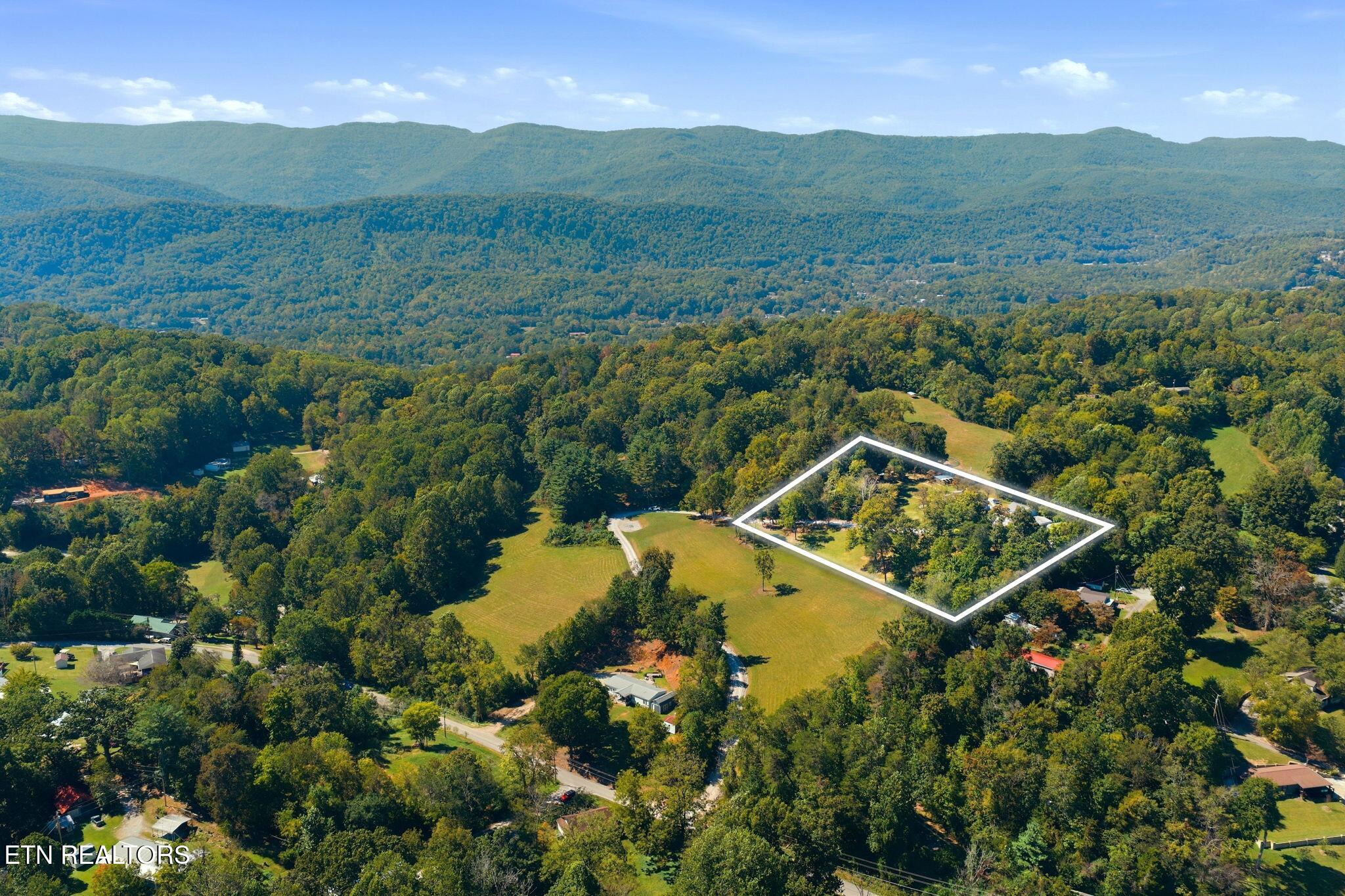 175 & 230 Johnson Lane Rocky Top TN 37769