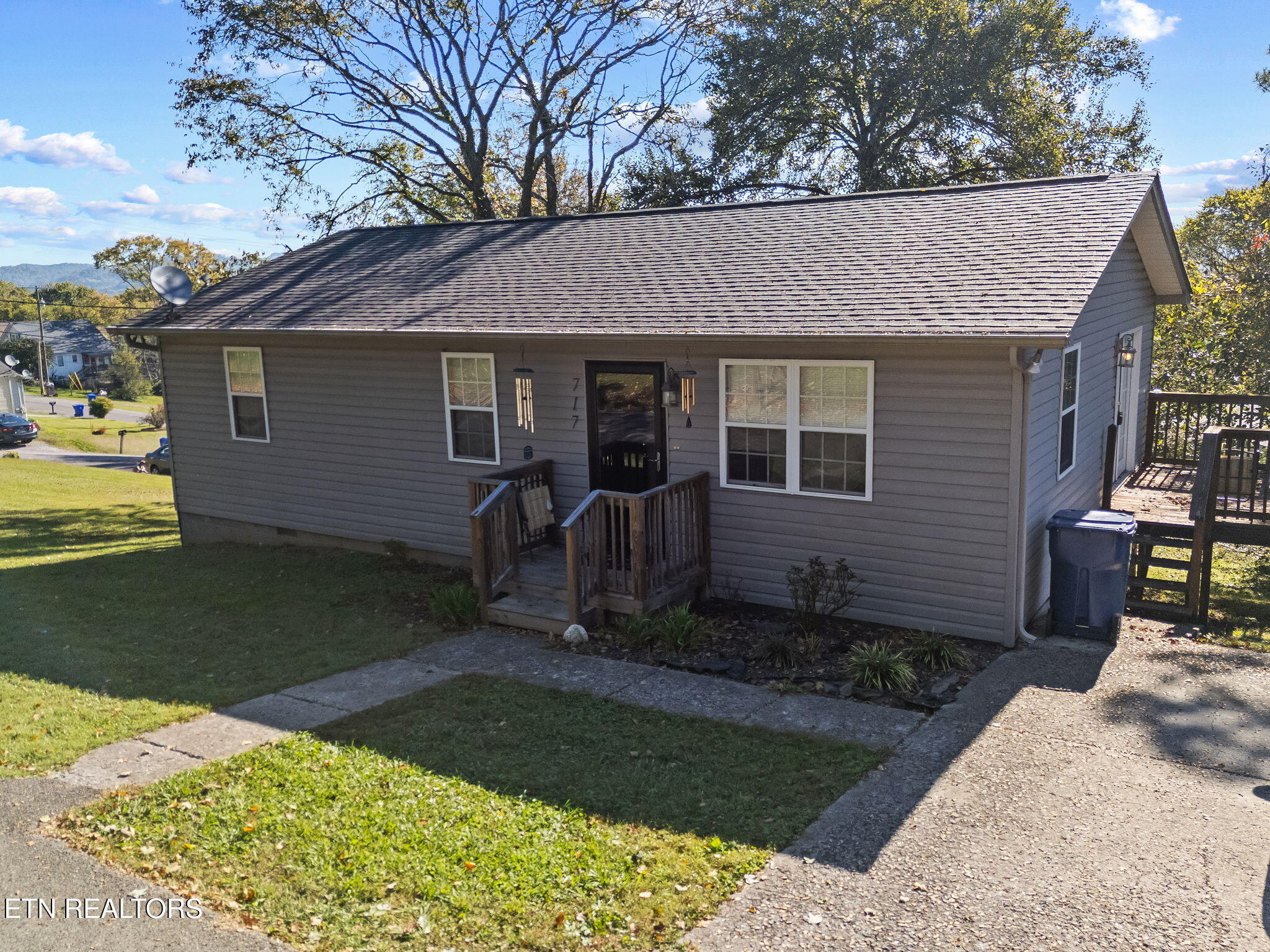 717 Shaw Street Clinton TN 37716