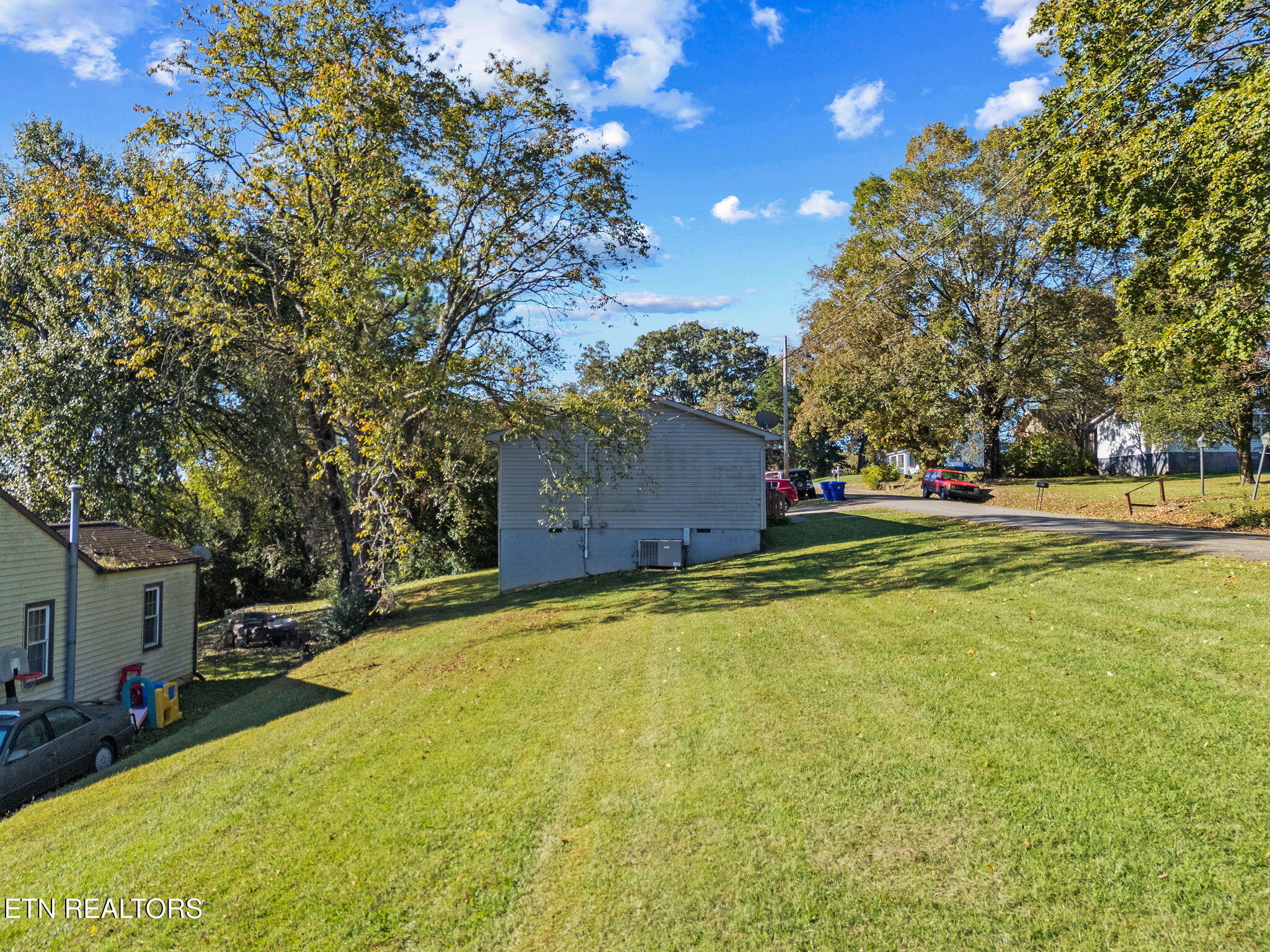 717 Shaw Street Clinton TN 37716