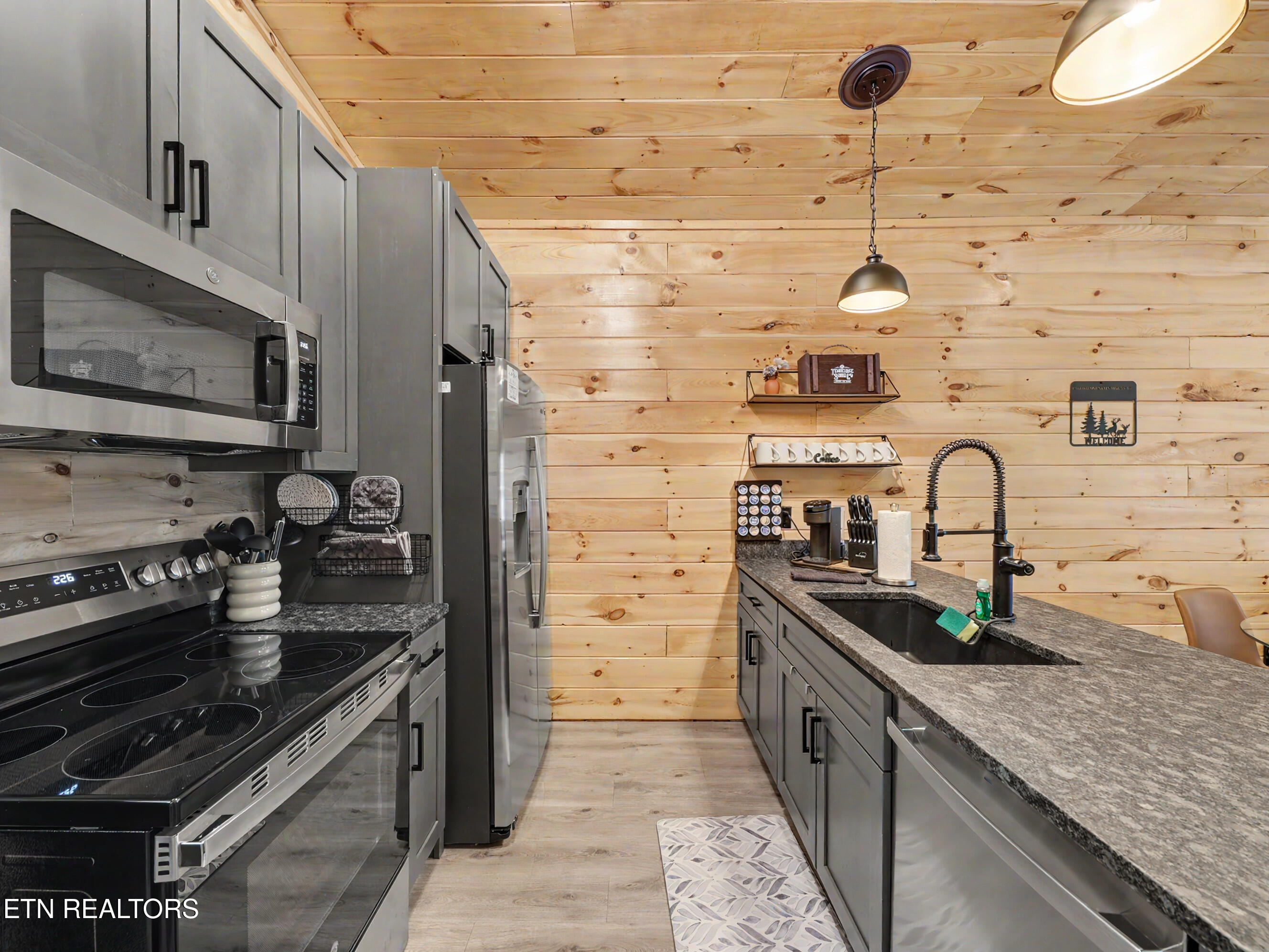 945 Green Bay Drive Sevierville TN 37876