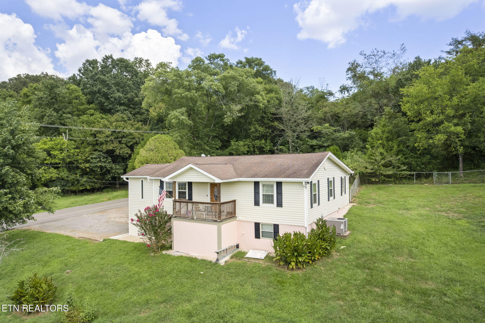 1192 Lakeview Road Lenoir City TN 37772