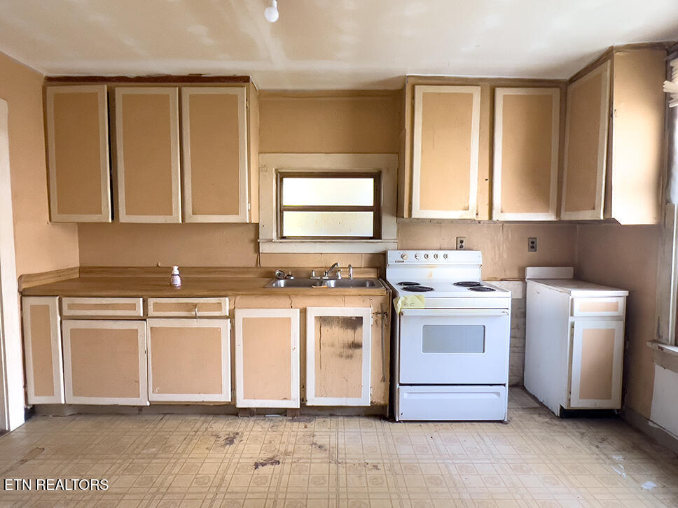 1202 Georgia Avenue Athens TN 37303
