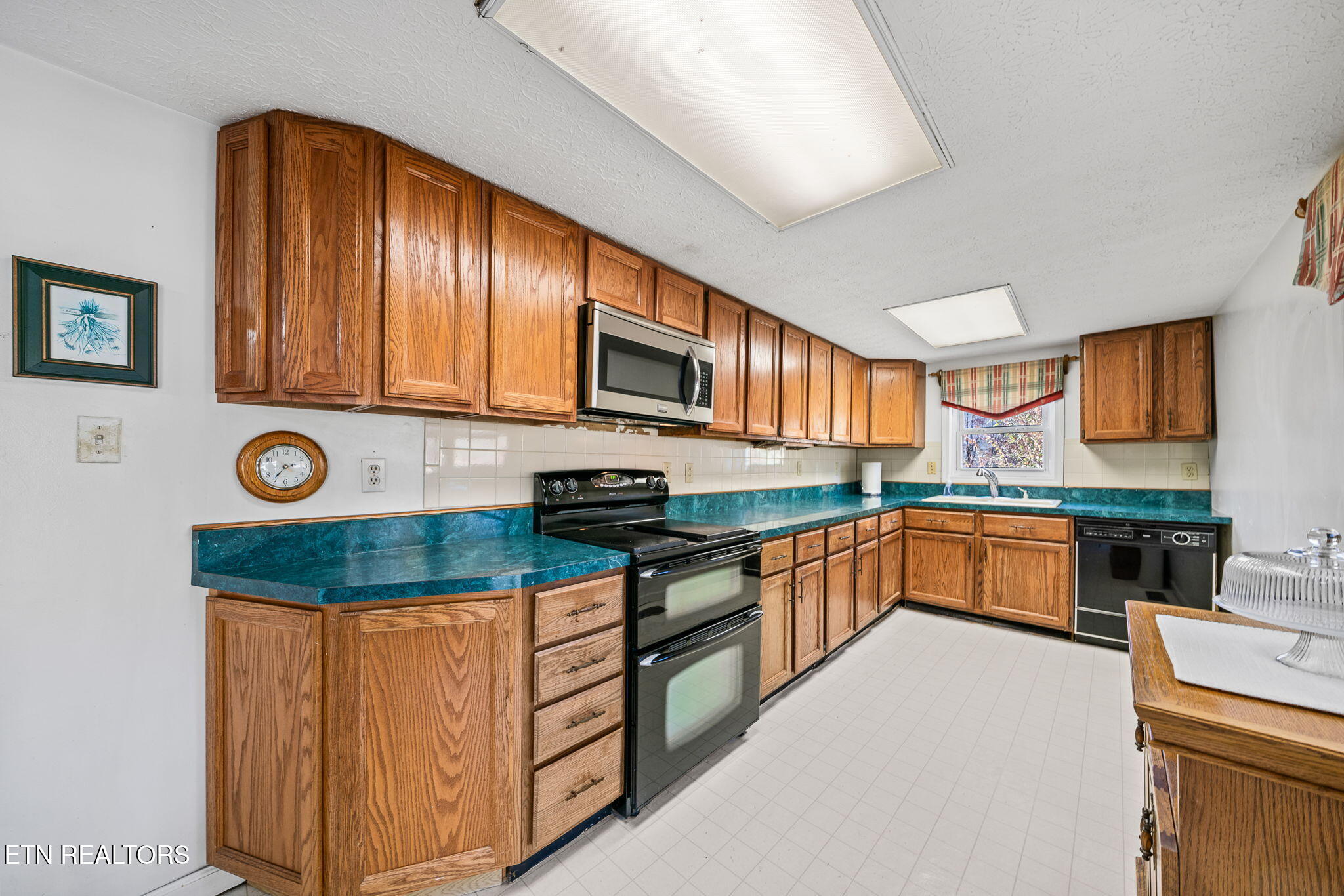 5334 Morgan County Highway Lancing TN 37770