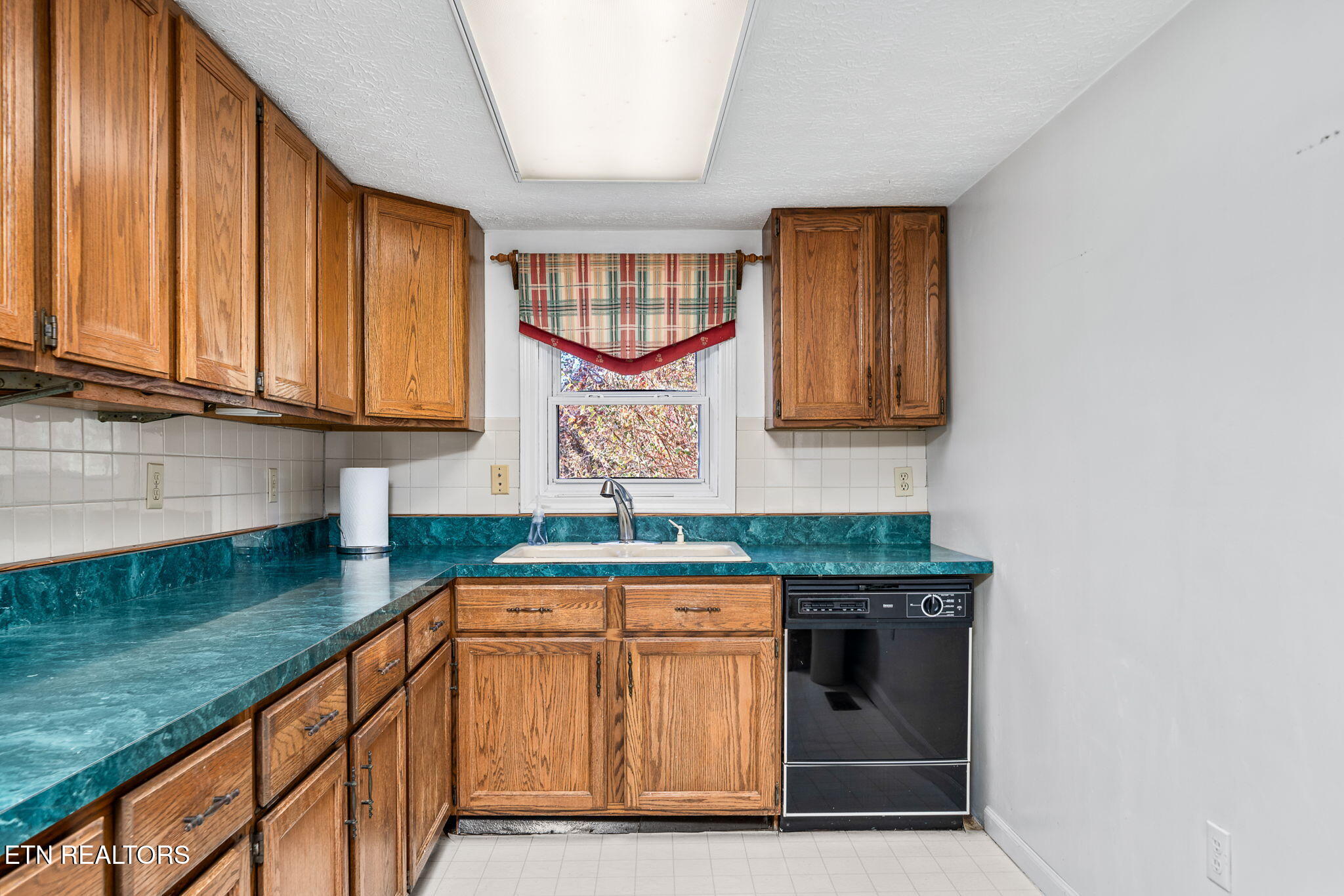 5334 Morgan County Highway Lancing TN 37770