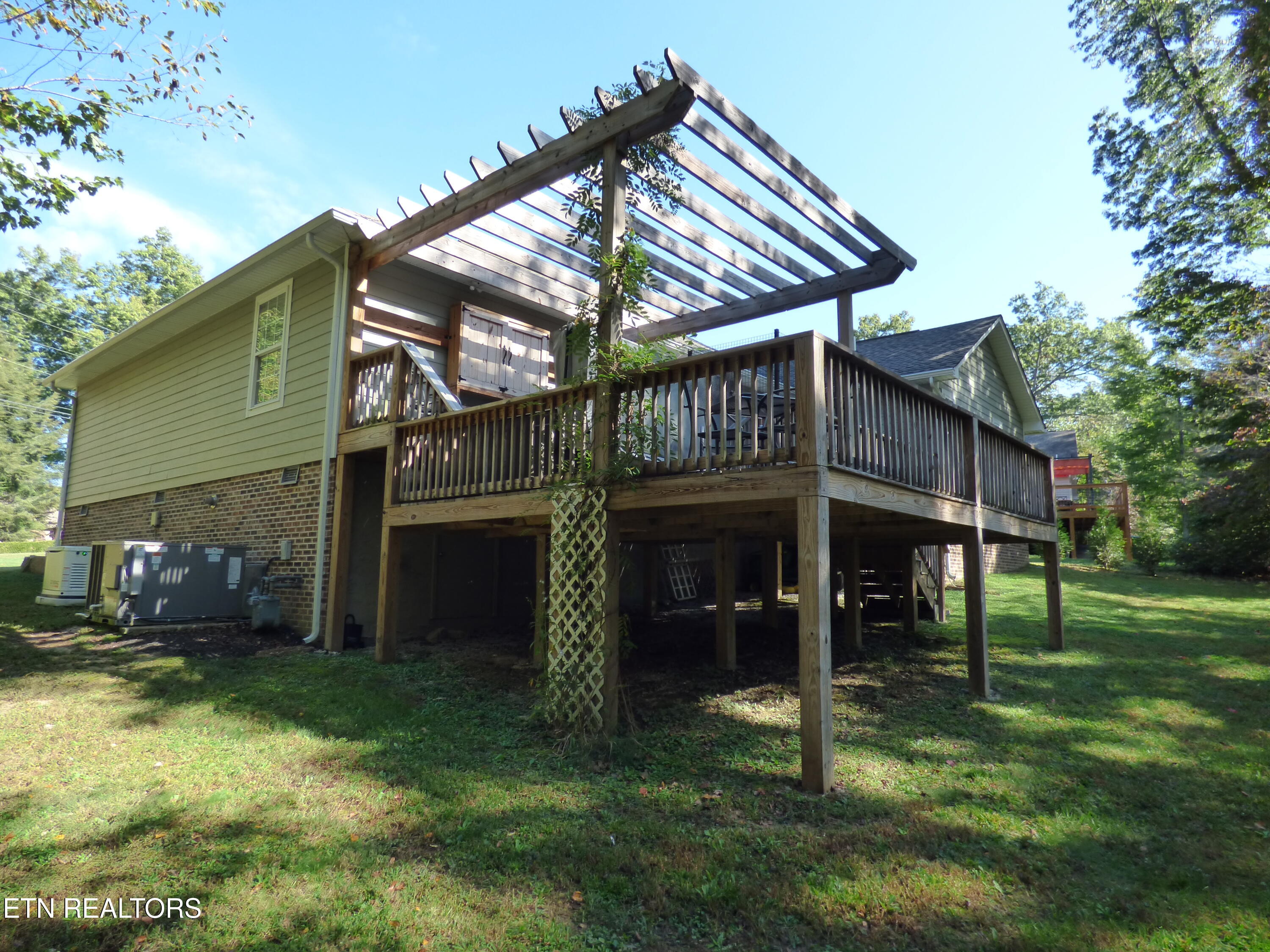 280 E Deer Creek Drive Crossville TN 38571