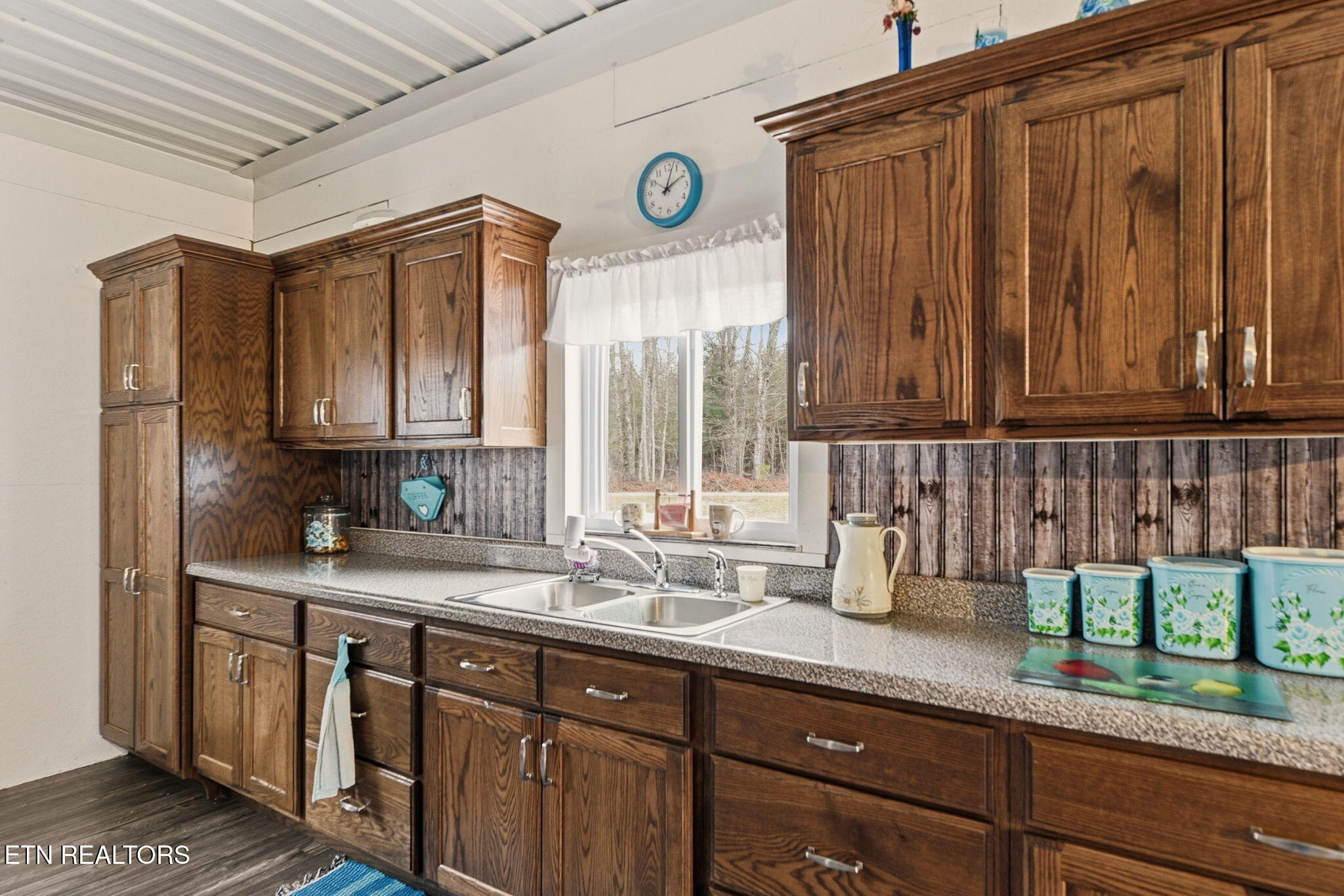 337 Old Collins Deer Lodge TN 37726