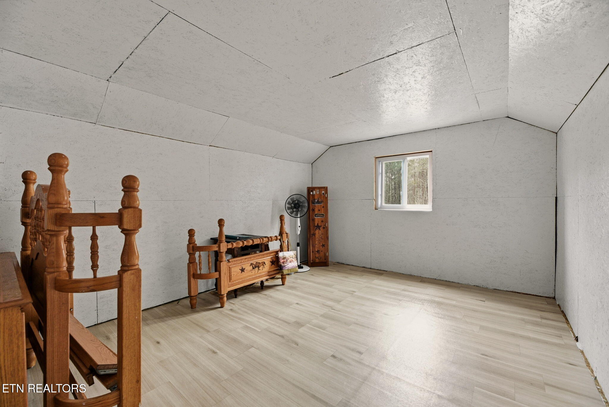 337 Old Collins Deer Lodge TN 37726