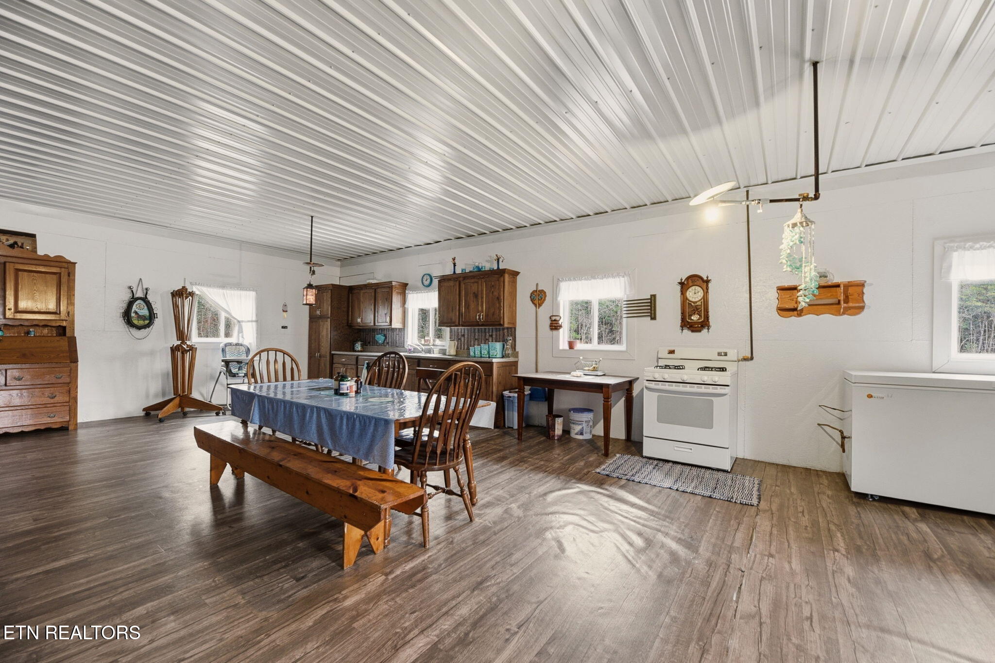 337 Old Collins Deer Lodge TN 37726
