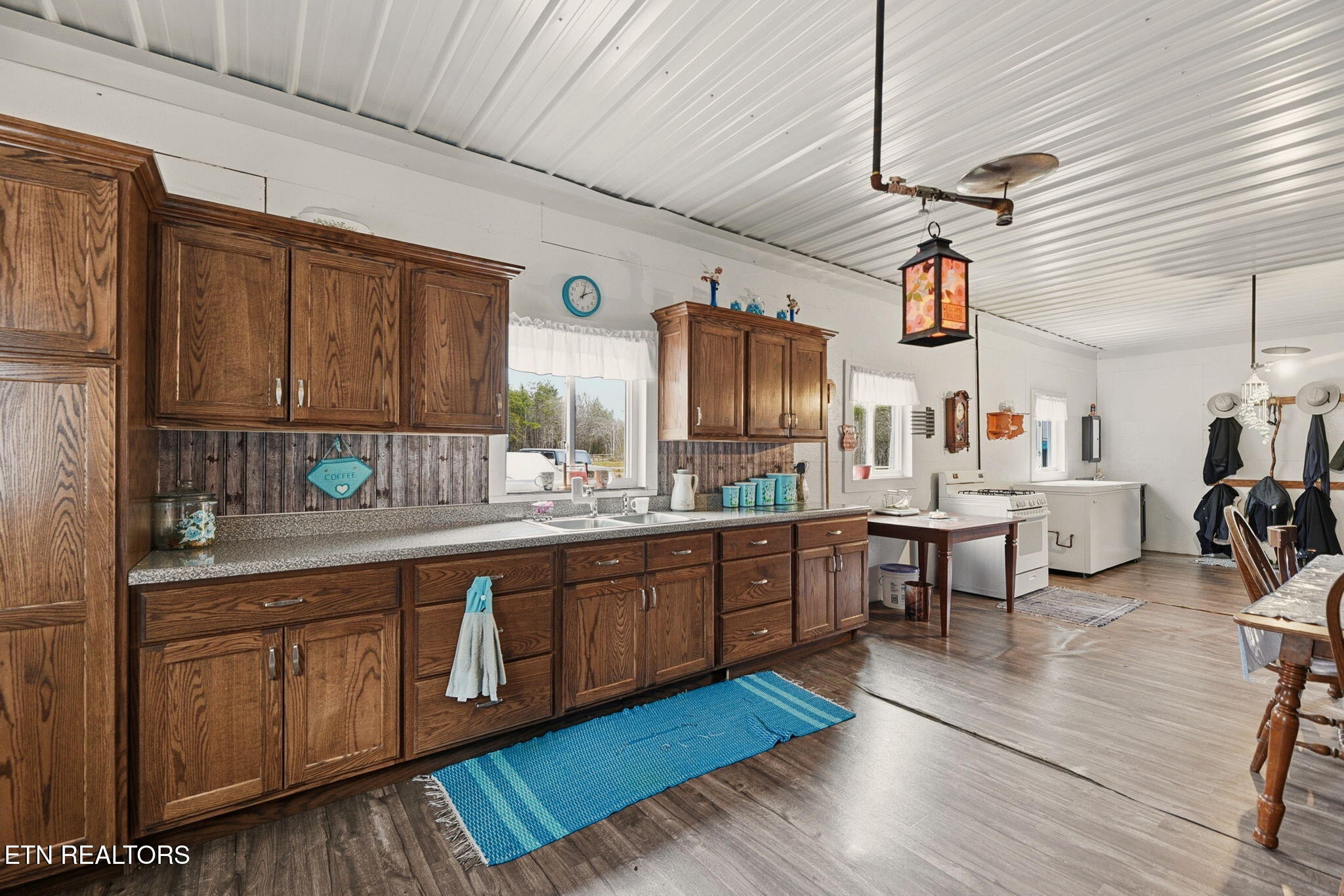337 Old Collins Deer Lodge TN 37726